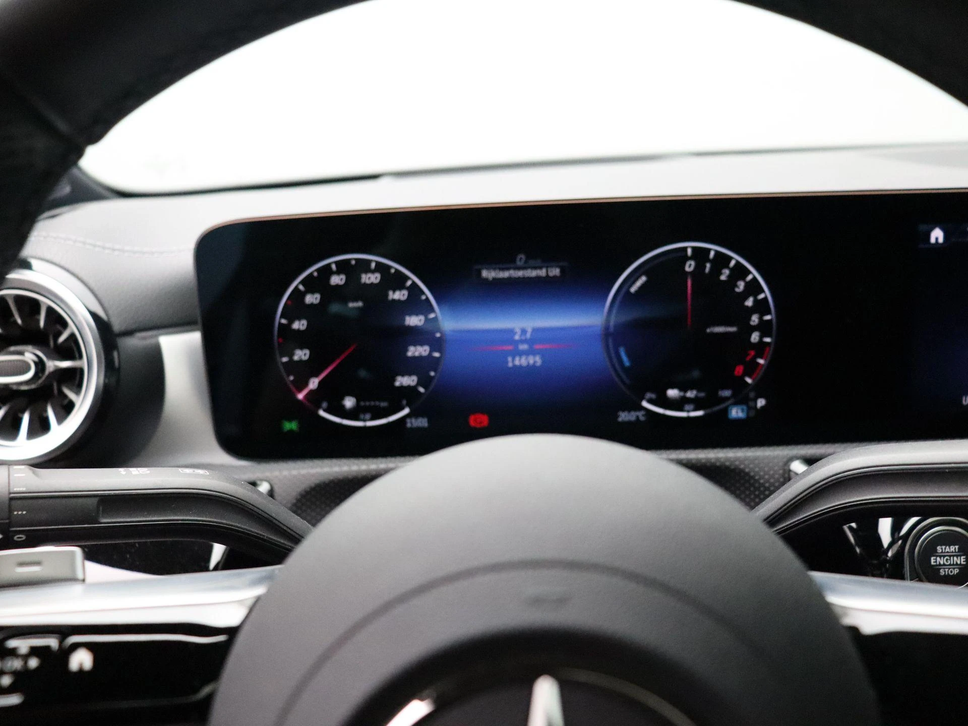 Mercedes-Benz-CLA-image-16