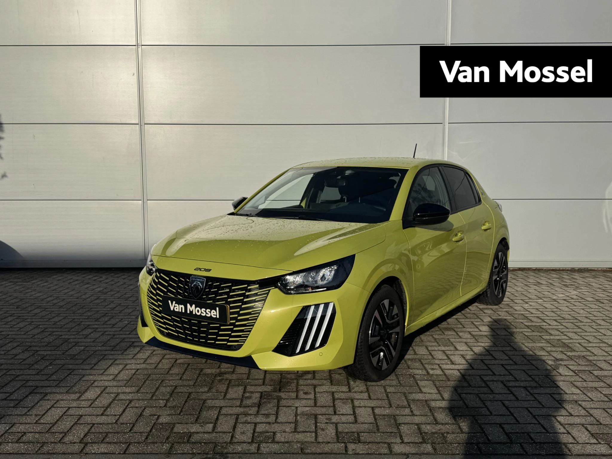 Peugeot-e-208-image-0