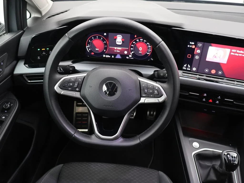 Volkswagen-Golf-image-14