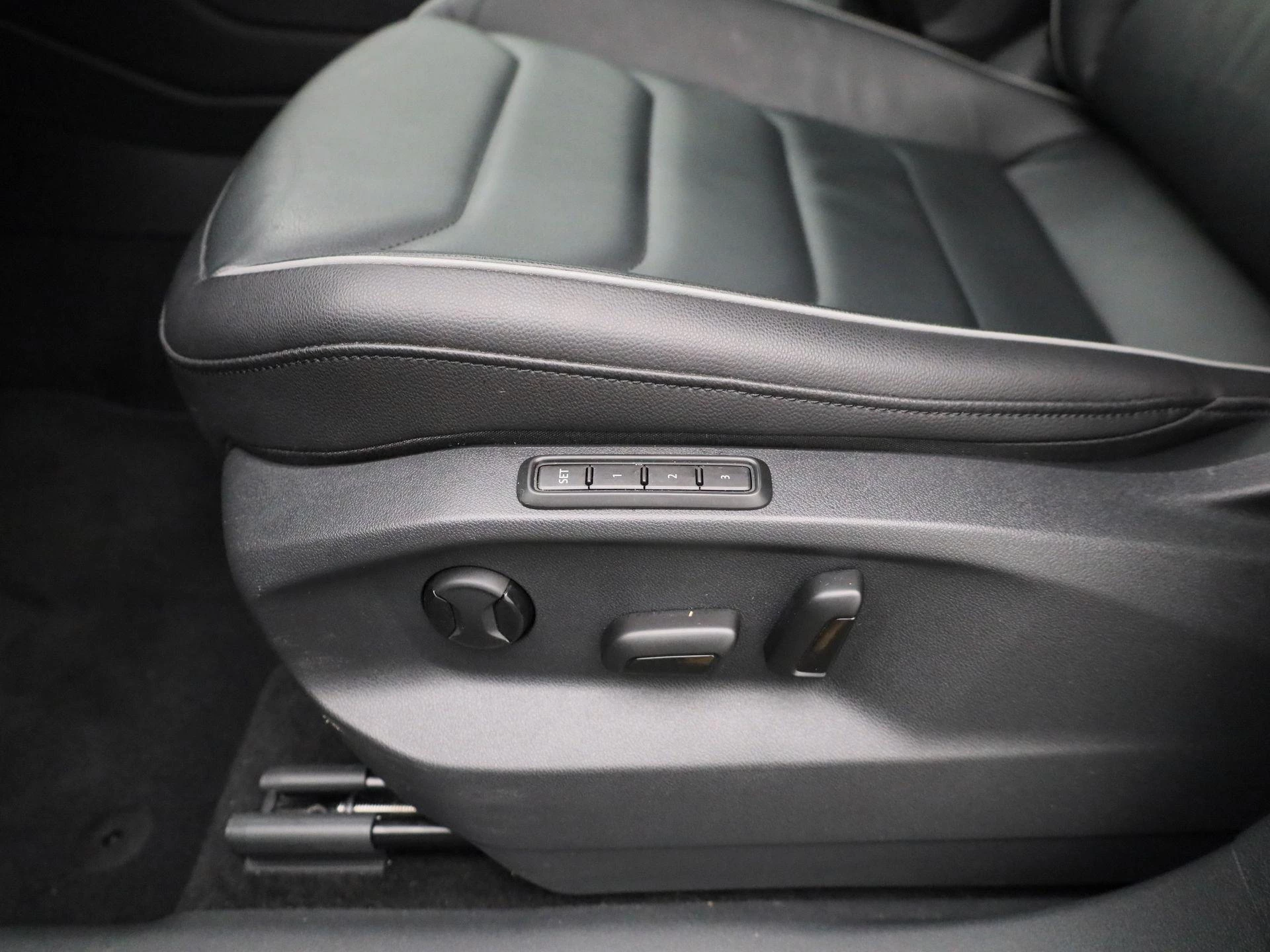Volkswagen-Tiguan-image-33