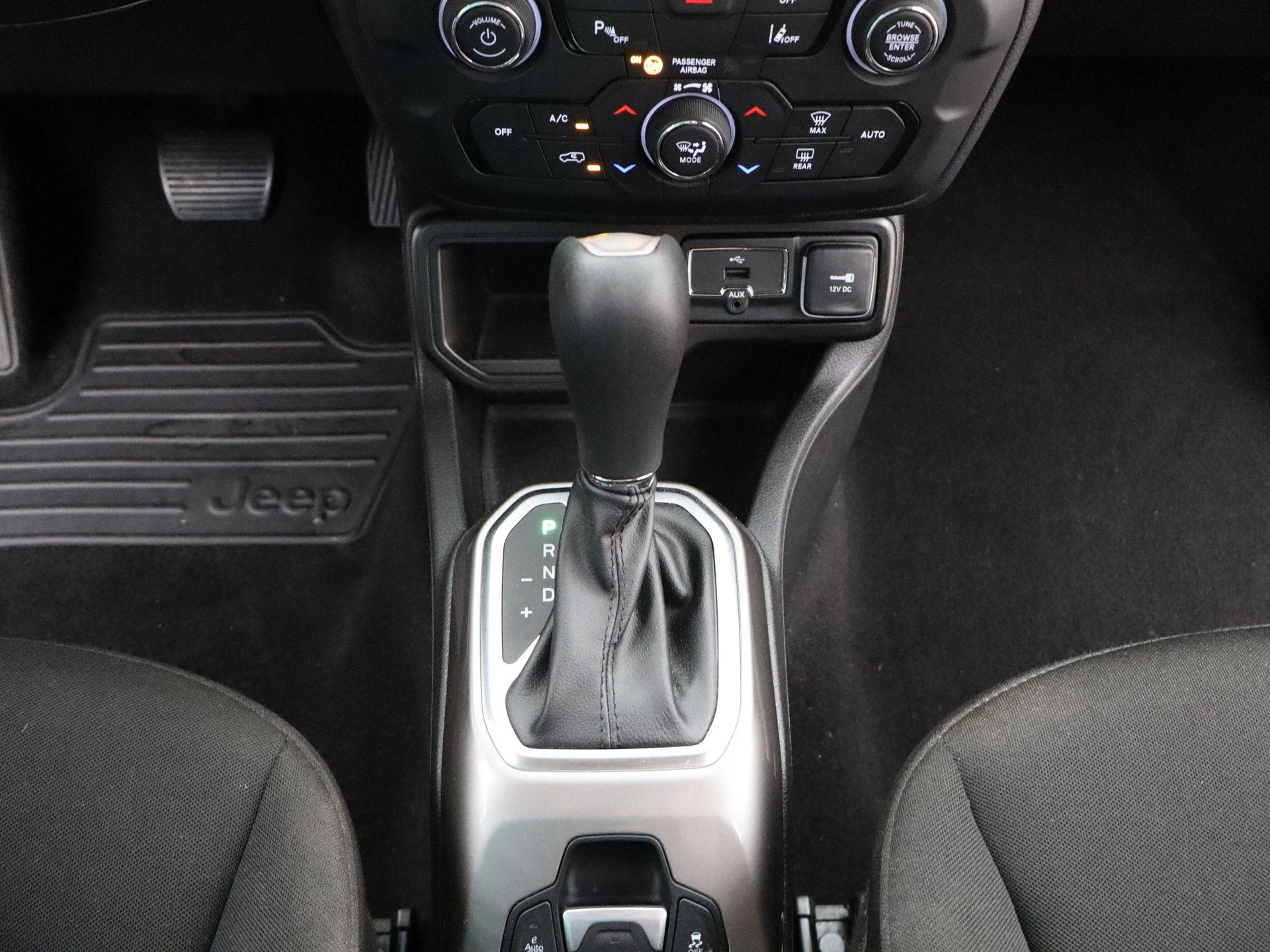 Jeep-Renegade-image-9