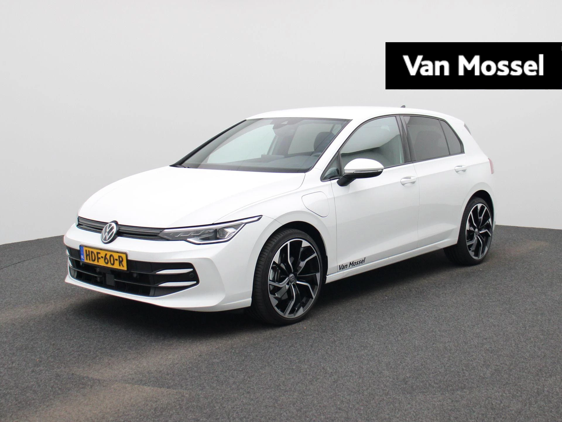 Volkswagen-Golf-image-0