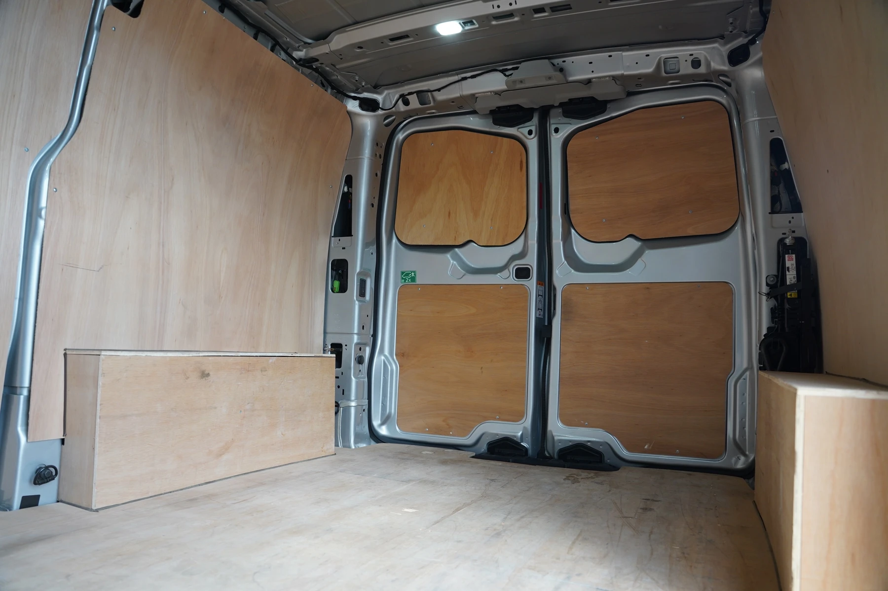 Volkswagen-Transporter-image-30