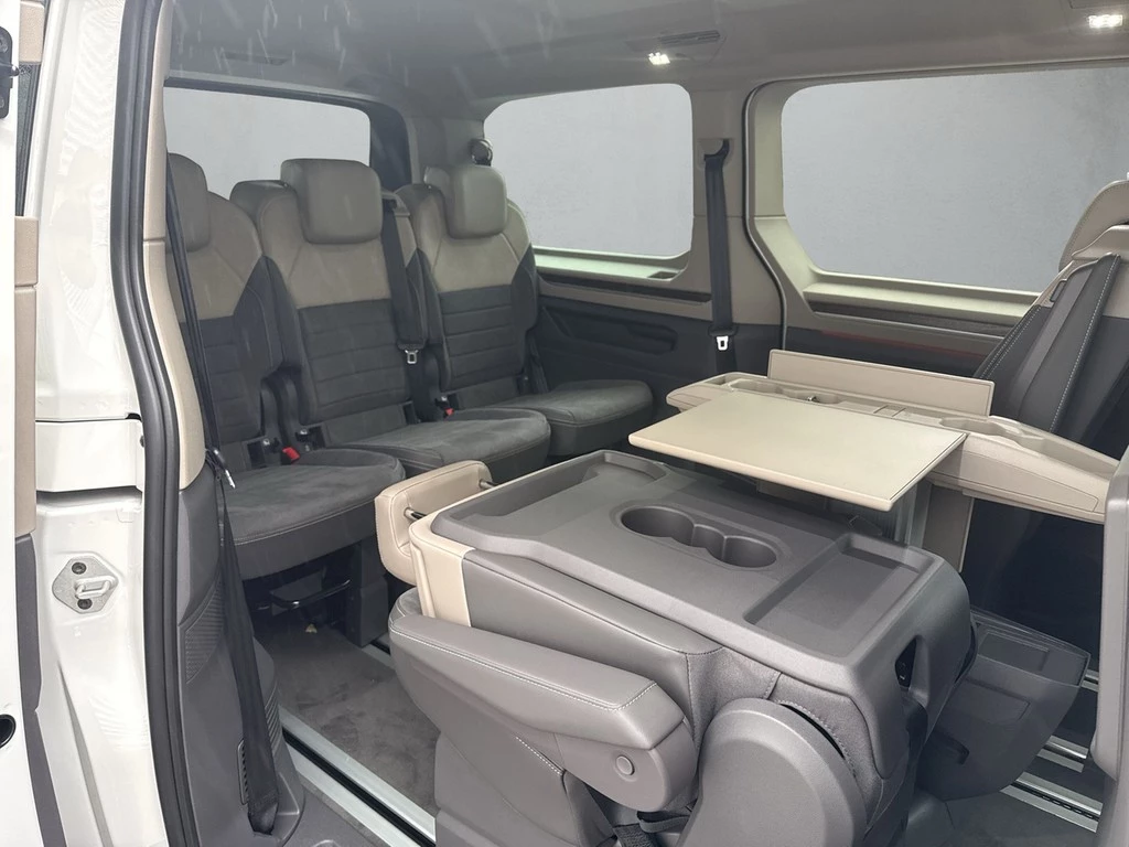 Volkswagen-Multivan-image-12