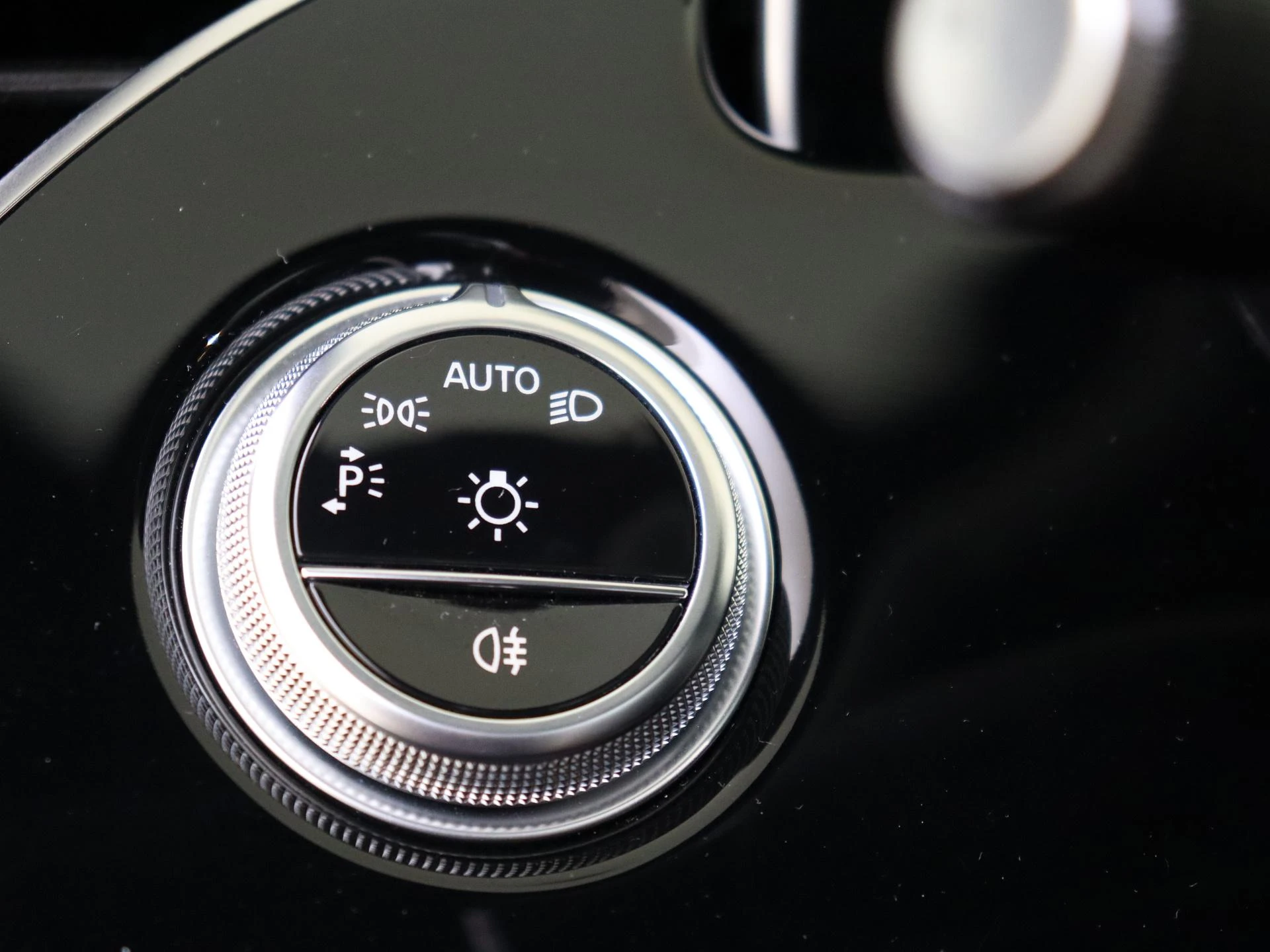 Mercedes-Benz-E-Klasse-image-24
