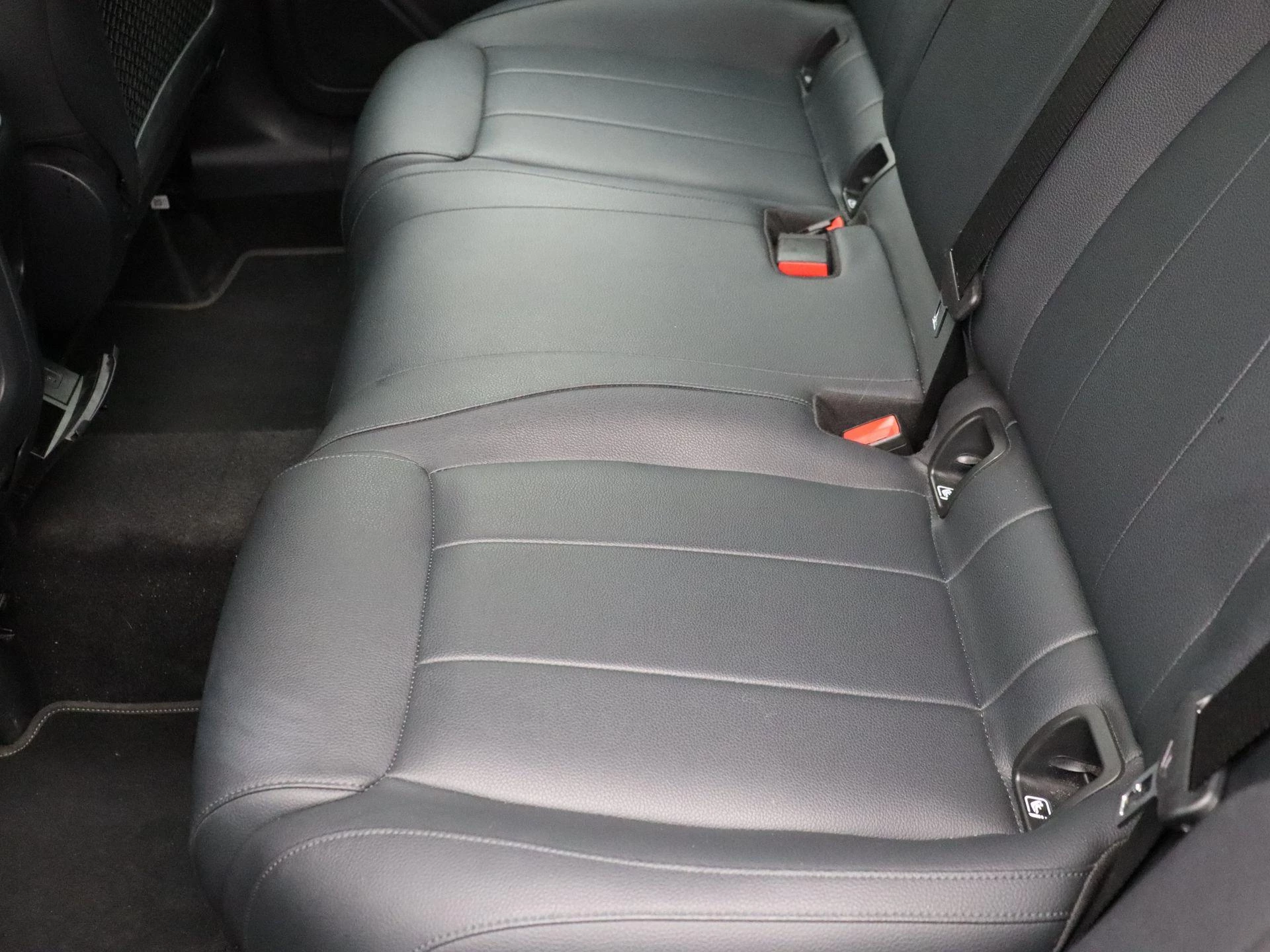 Mercedes-Benz GLA 250 e Luxury Line + LEDER + CARPLAY +