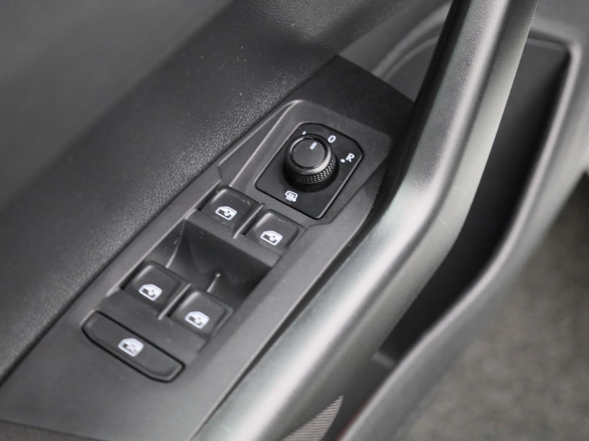 Volkswagen-Polo-image-26