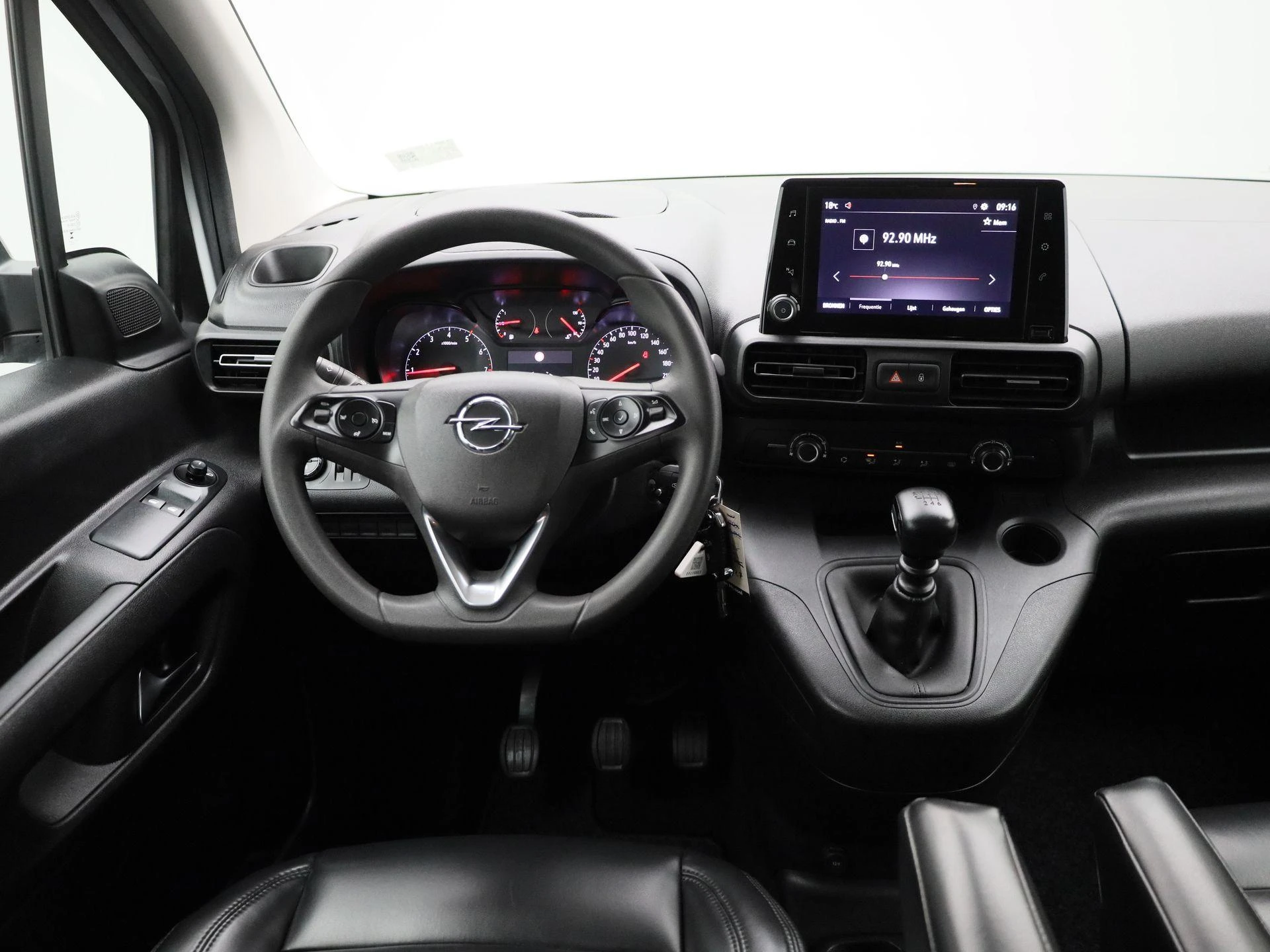 Opel-Combo Life-image-6