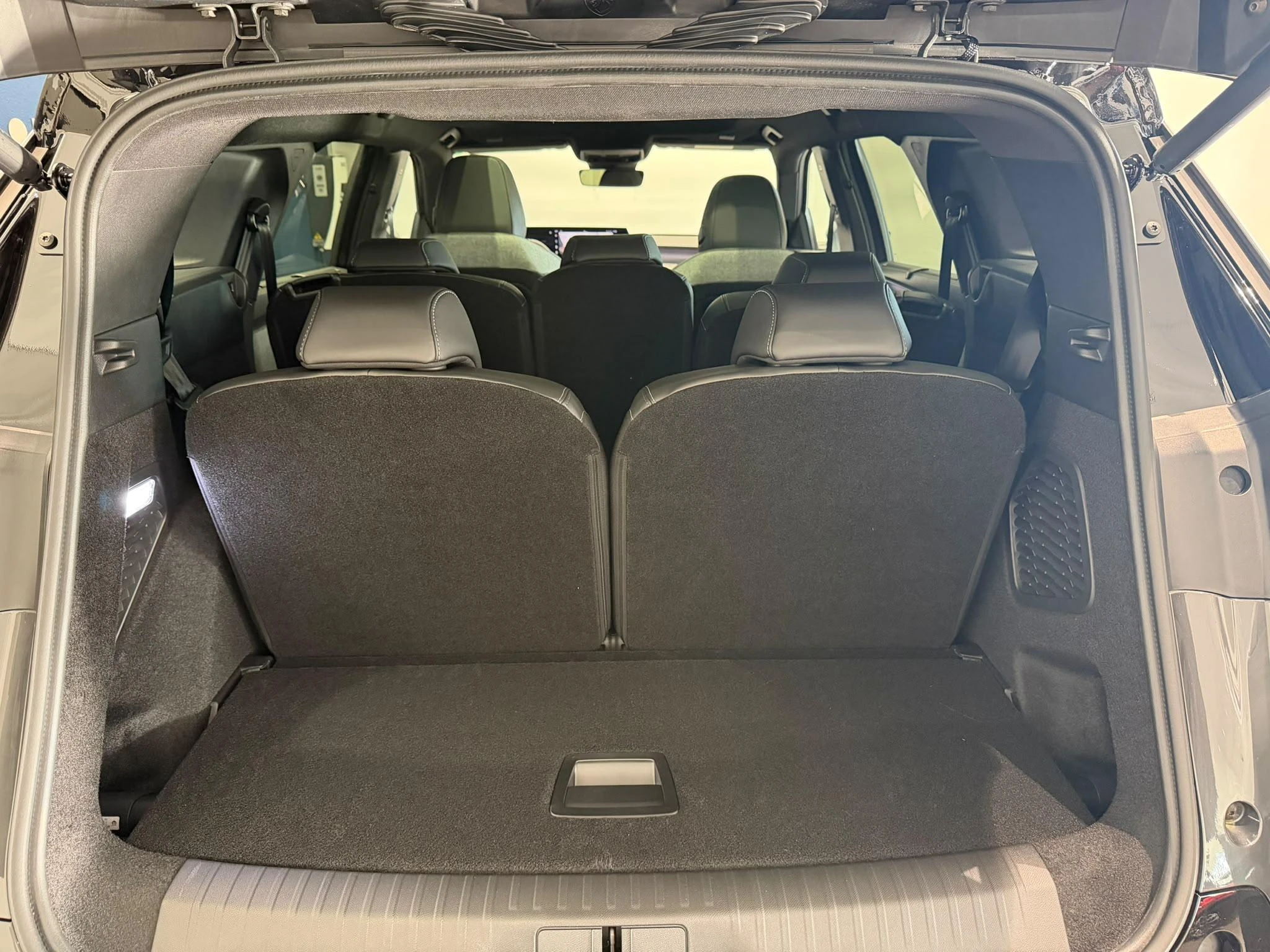 Peugeot-e-5008-image-14