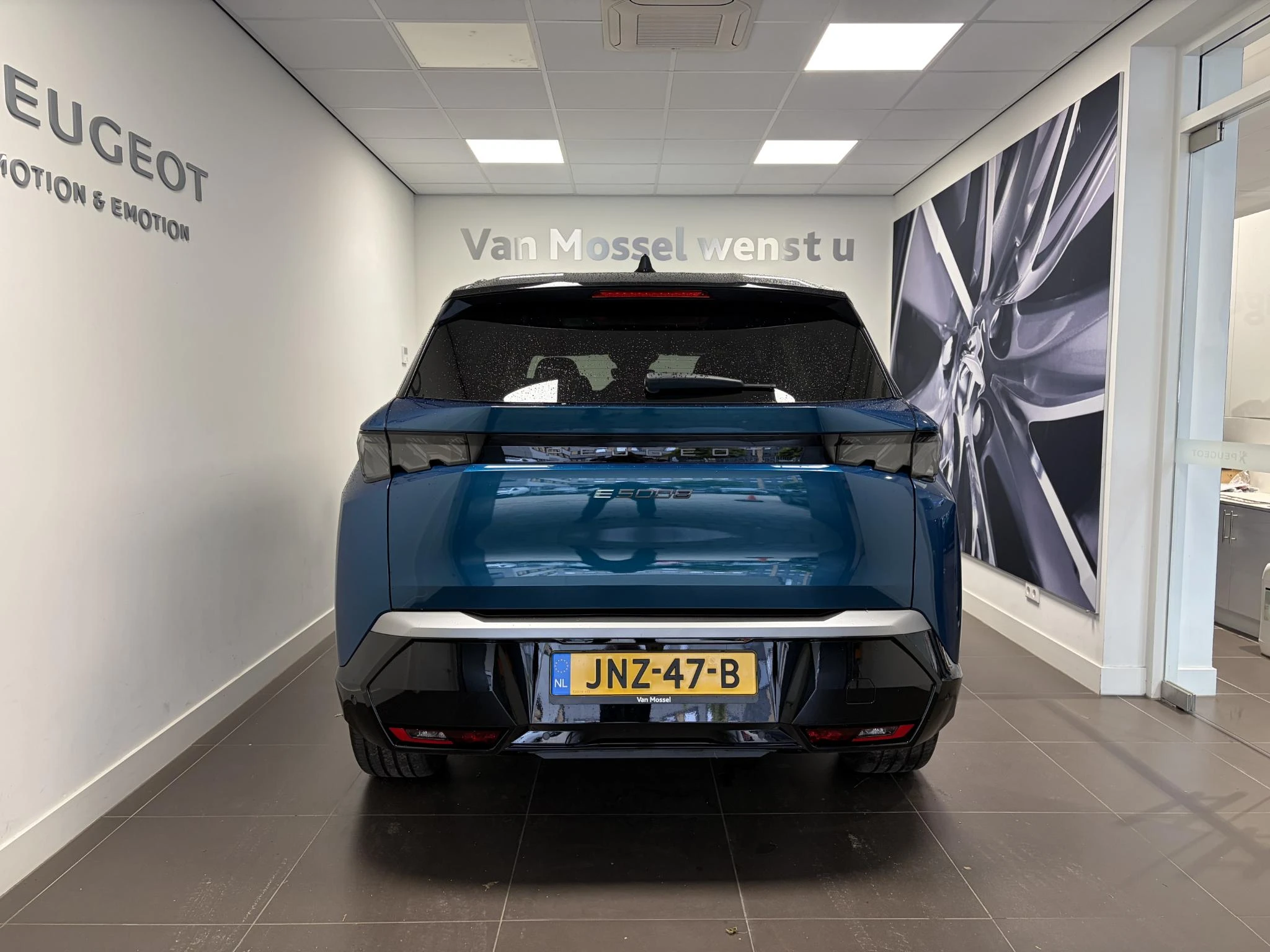 Peugeot-e-5008-image-4