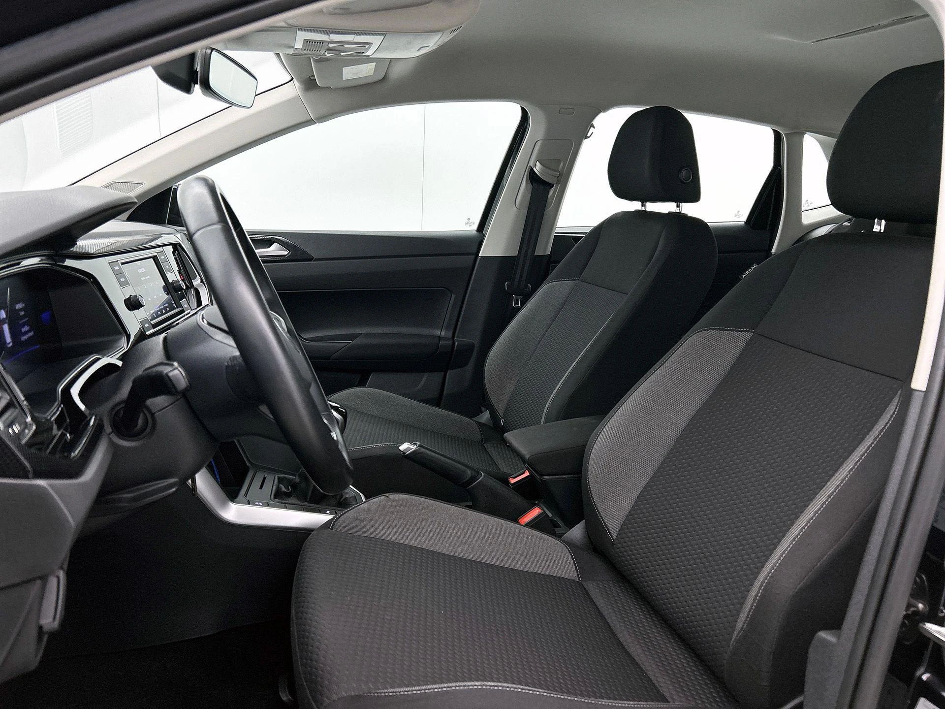 Volkswagen-Polo-image-30