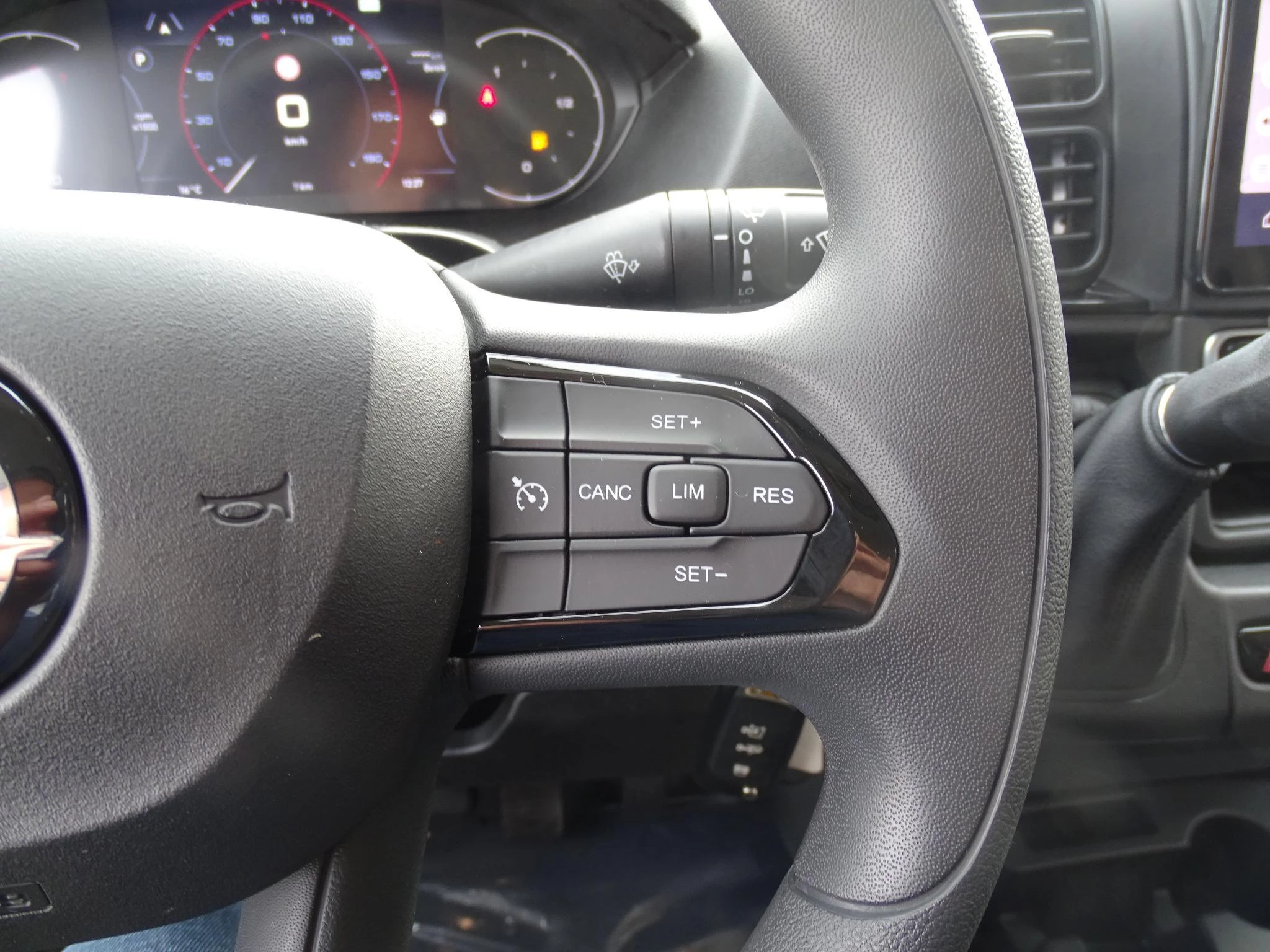 Opel-Movano-image-15