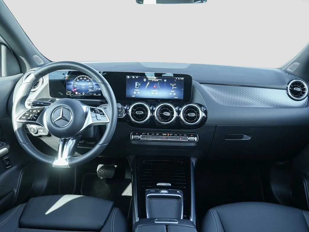 Mercedes-Benz-GLA-image-11