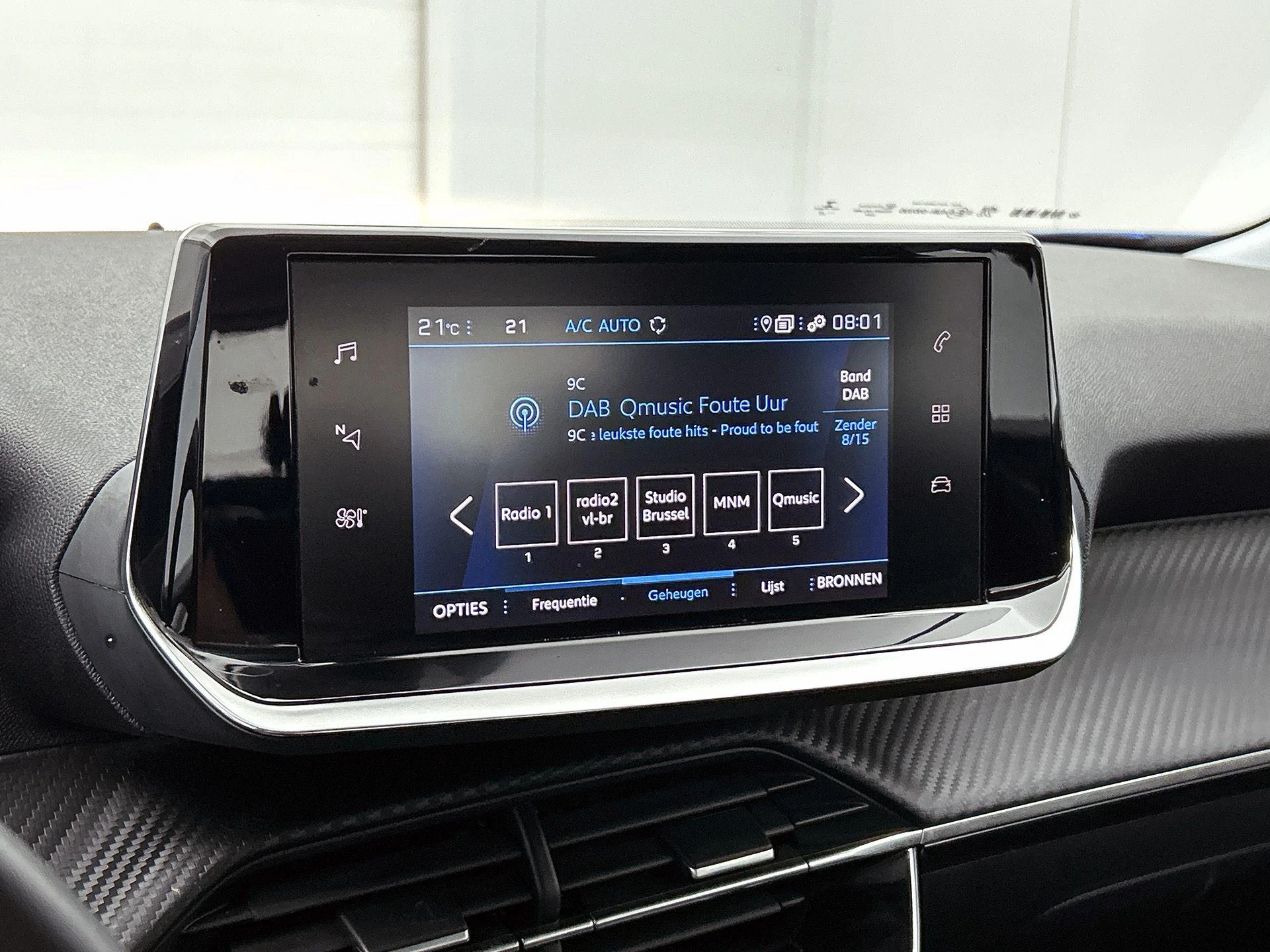 Peugeot-2008-image-19