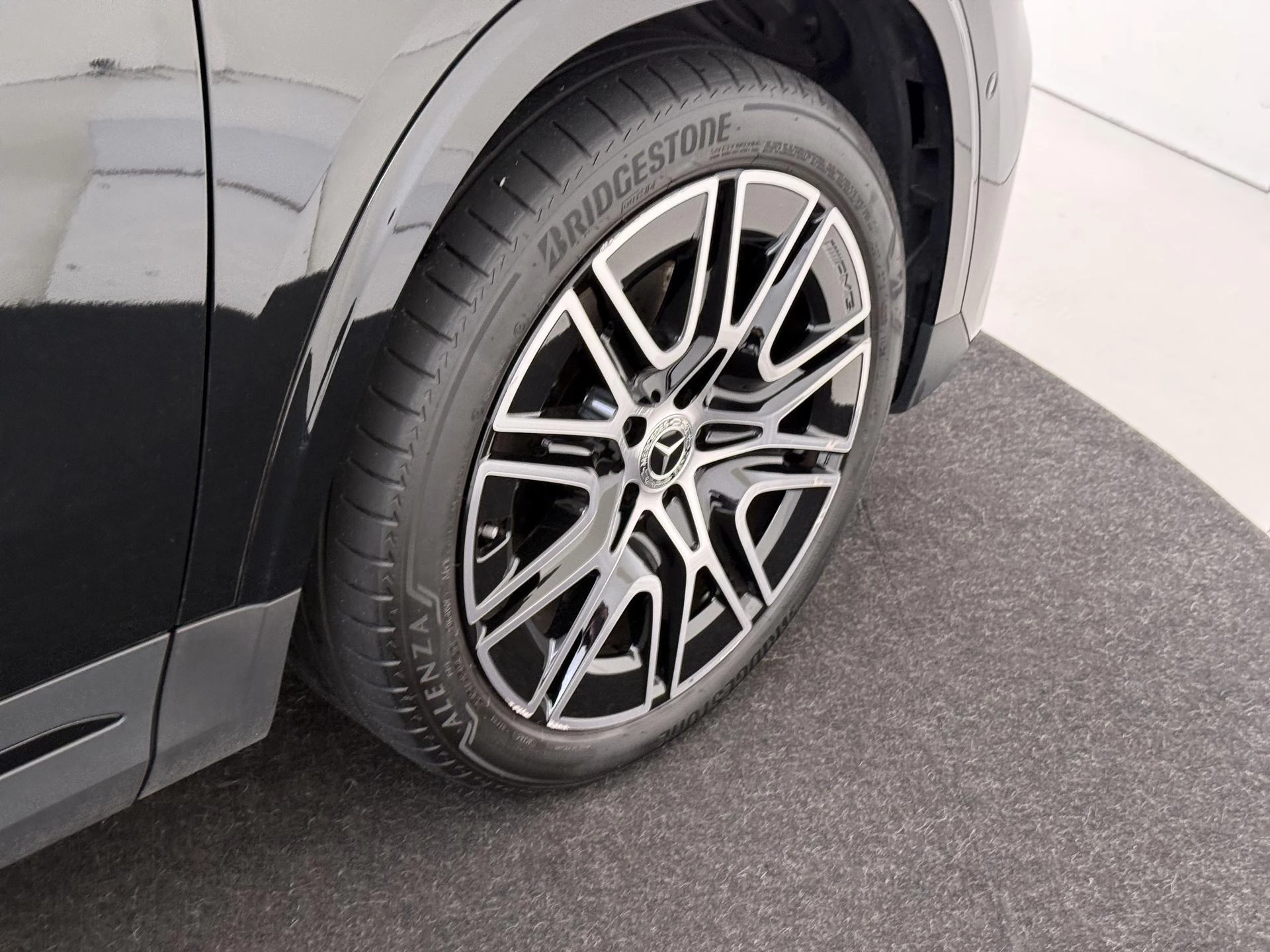 Mercedes-Benz-GLA-image-9