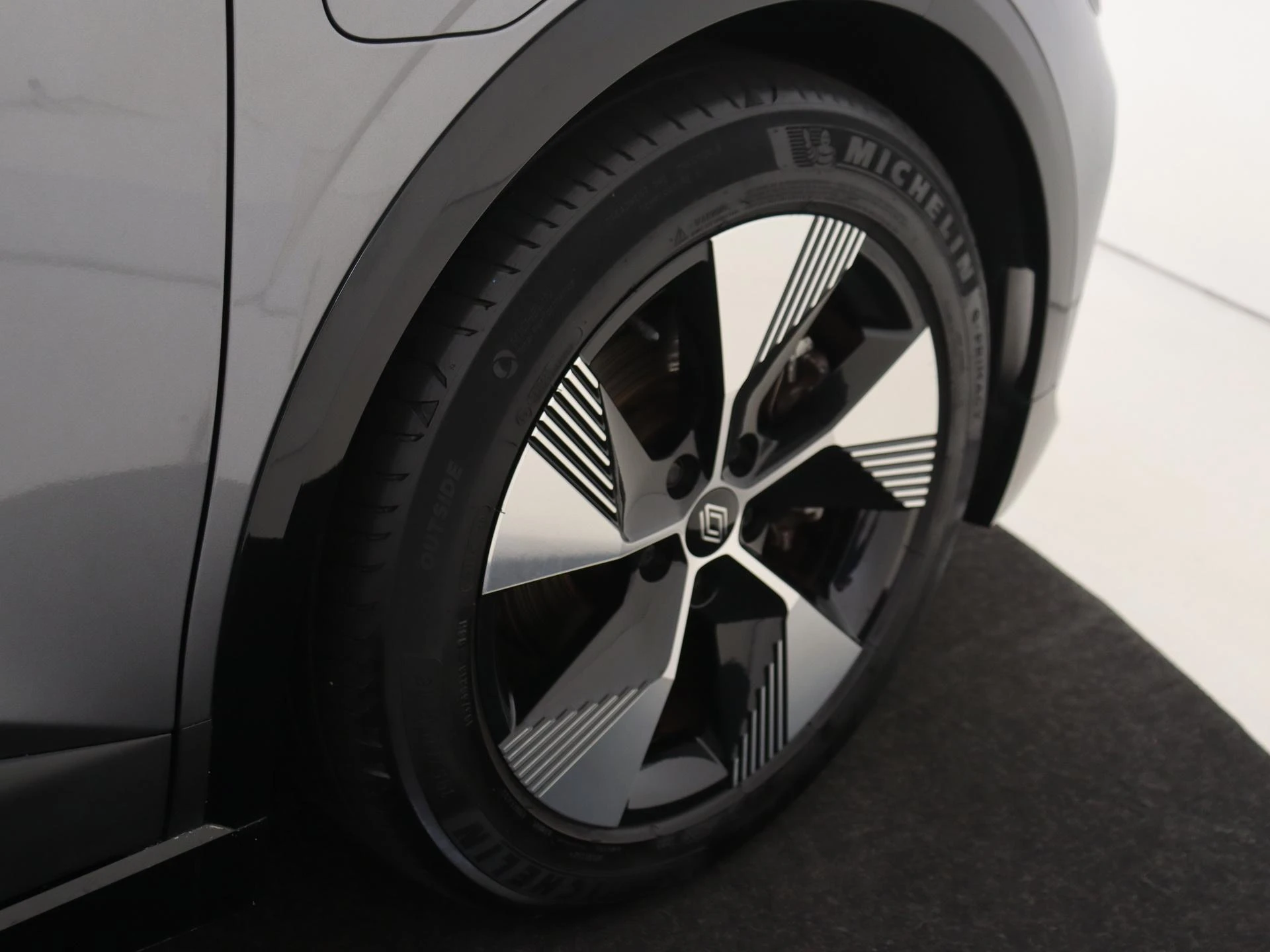 Renault-Megane E-Tech-image-26