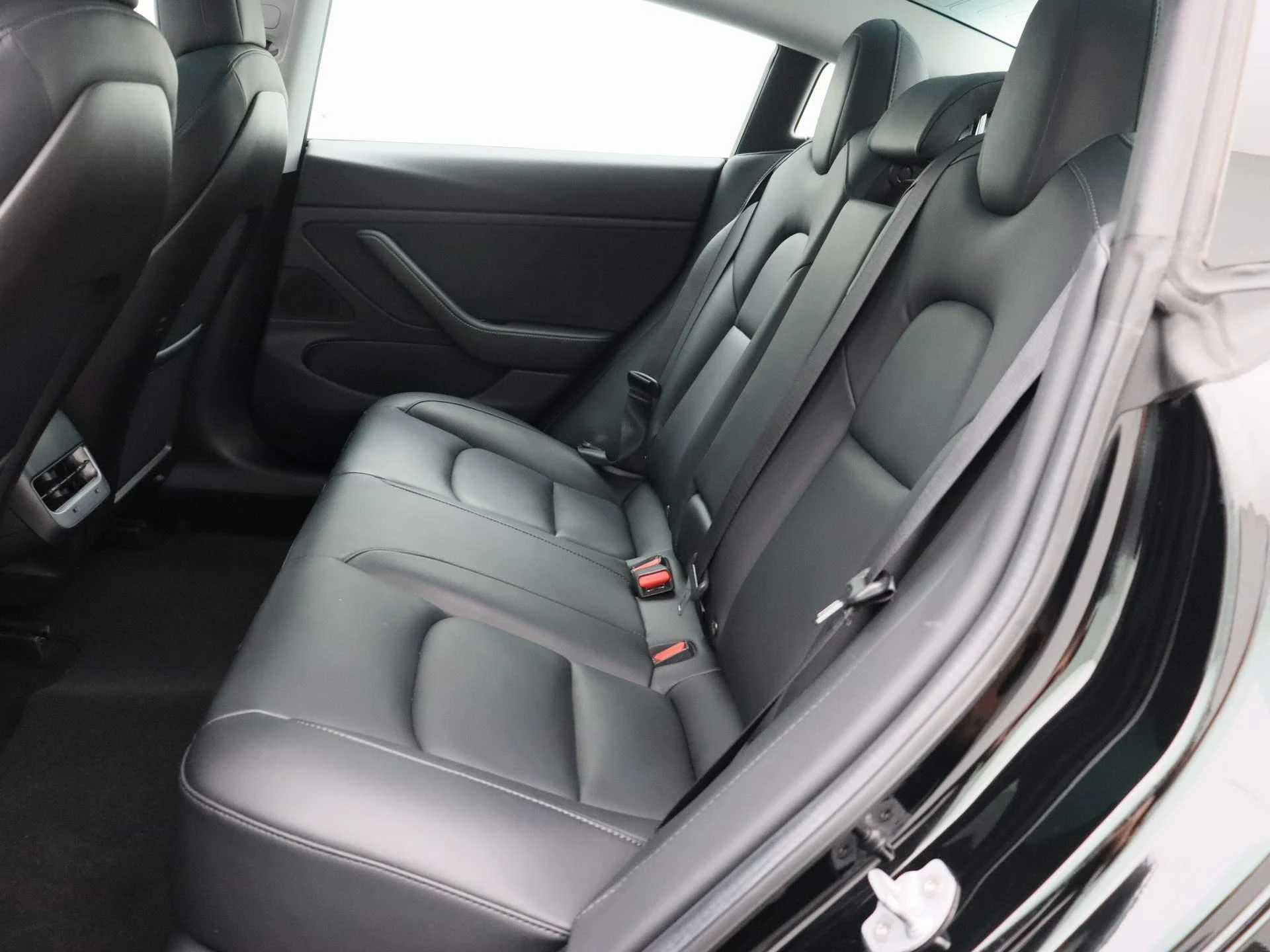 Tesla-Model 3-image-10