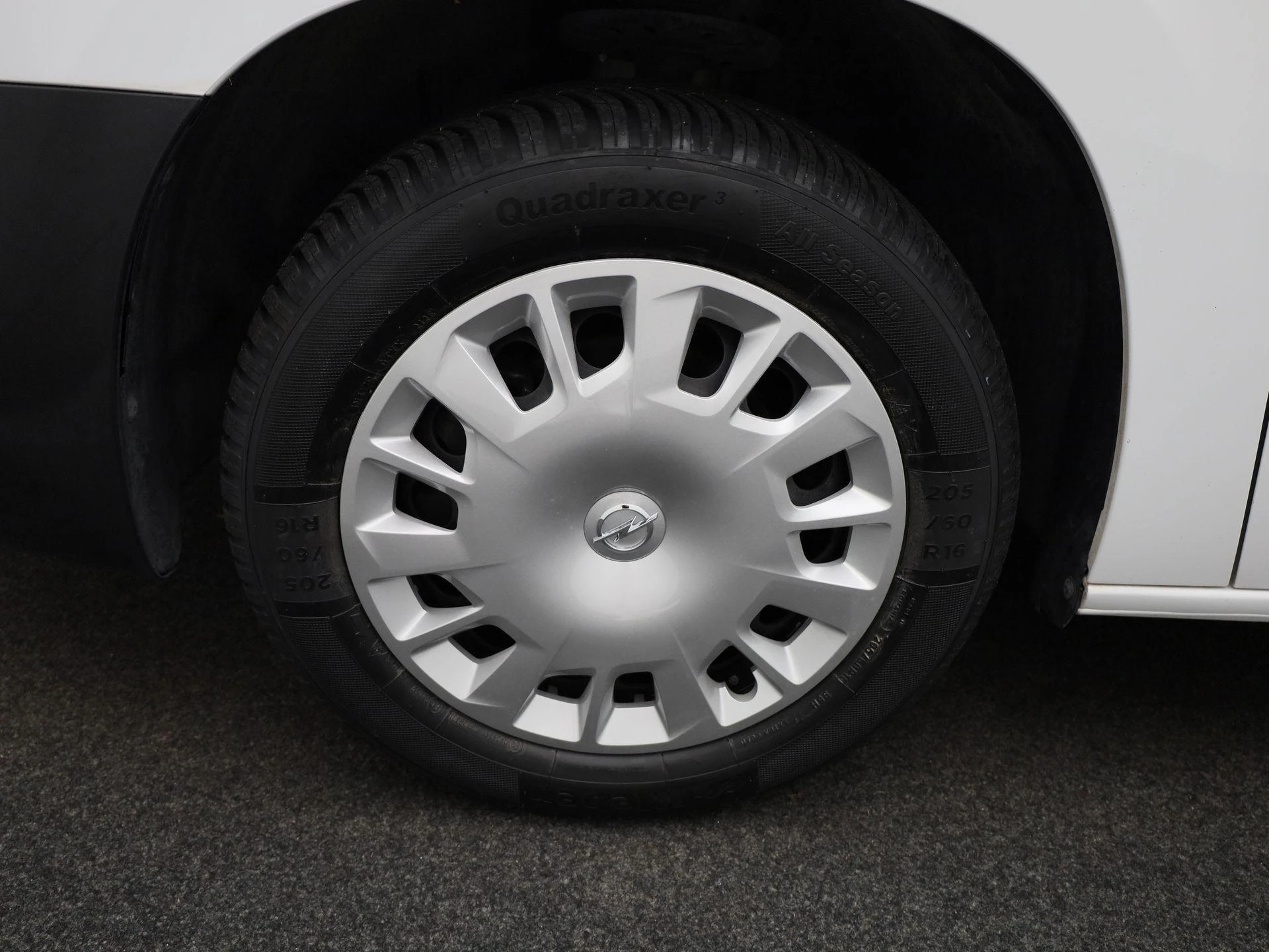Opel-Combo Life-image-12