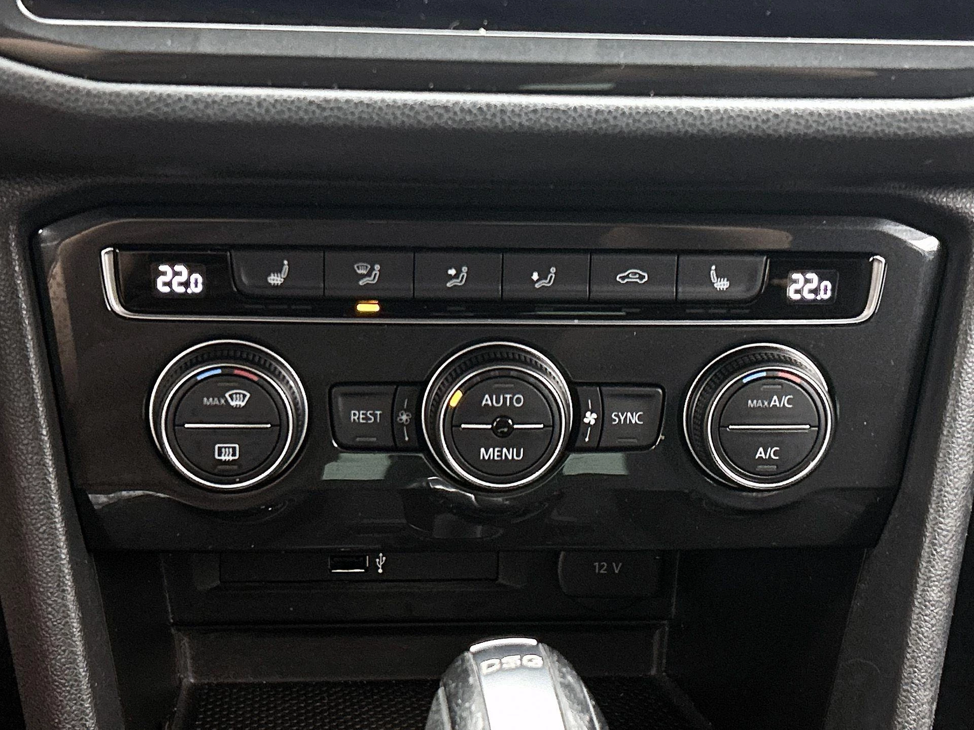 Volkswagen-Tiguan-image-10