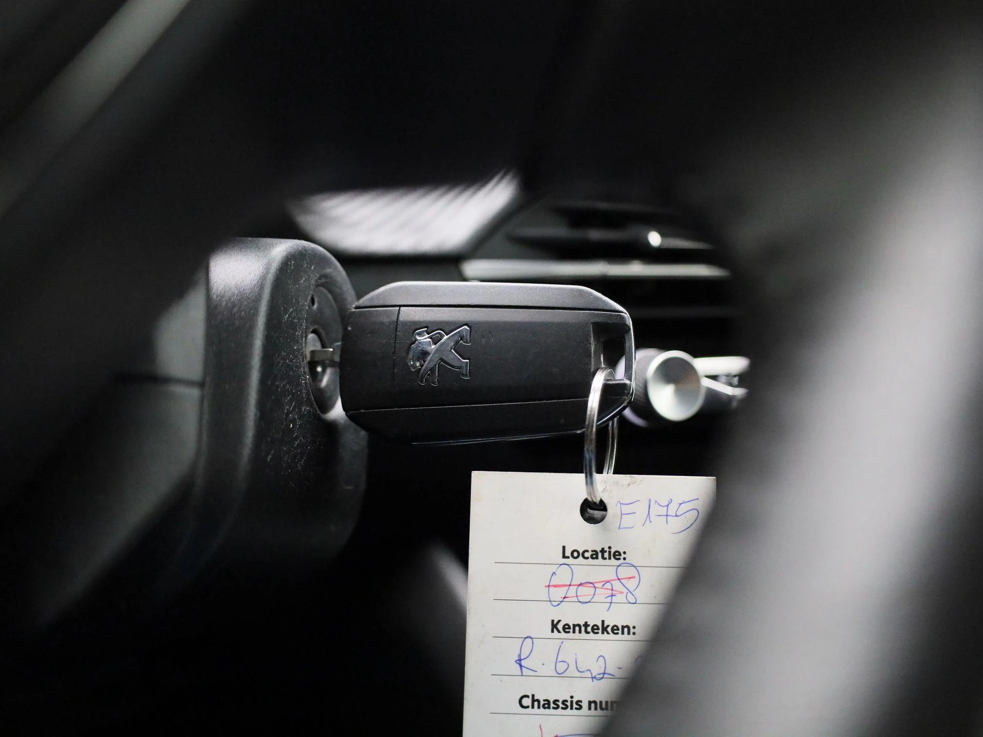 Peugeot-208-image-19