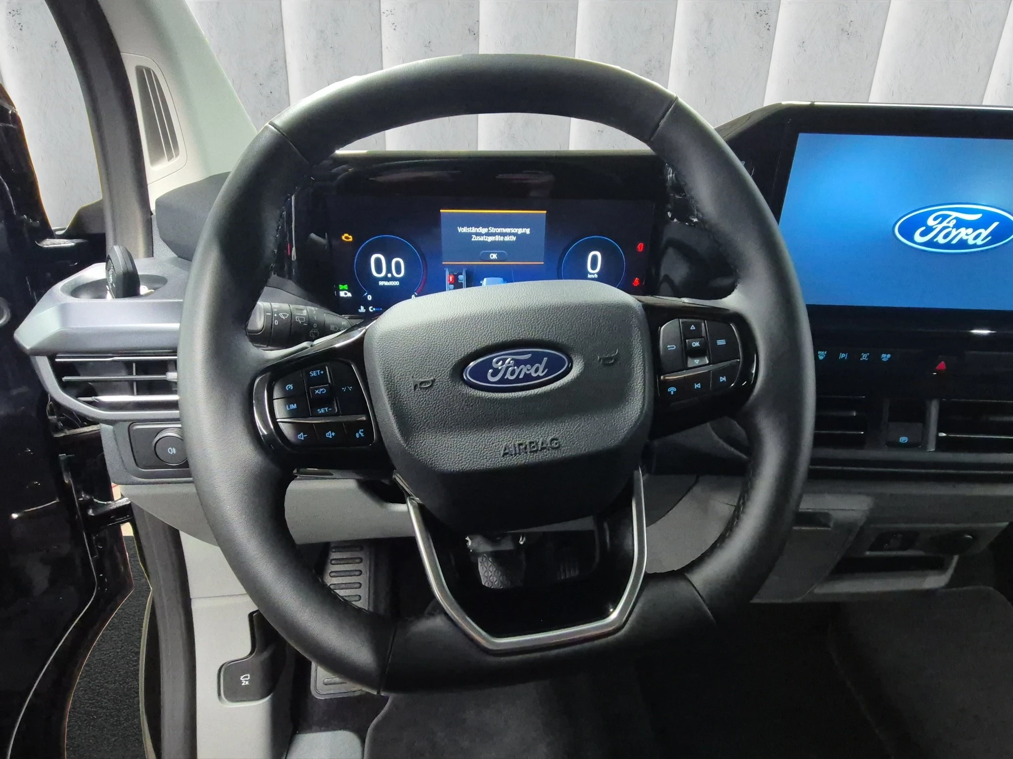 Ford-Tourneo Custom-image-12