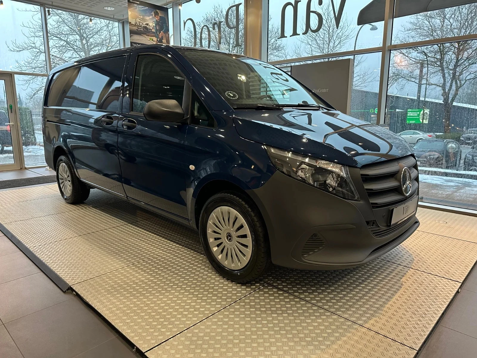 Mercedes-Benz-Vito-image-0