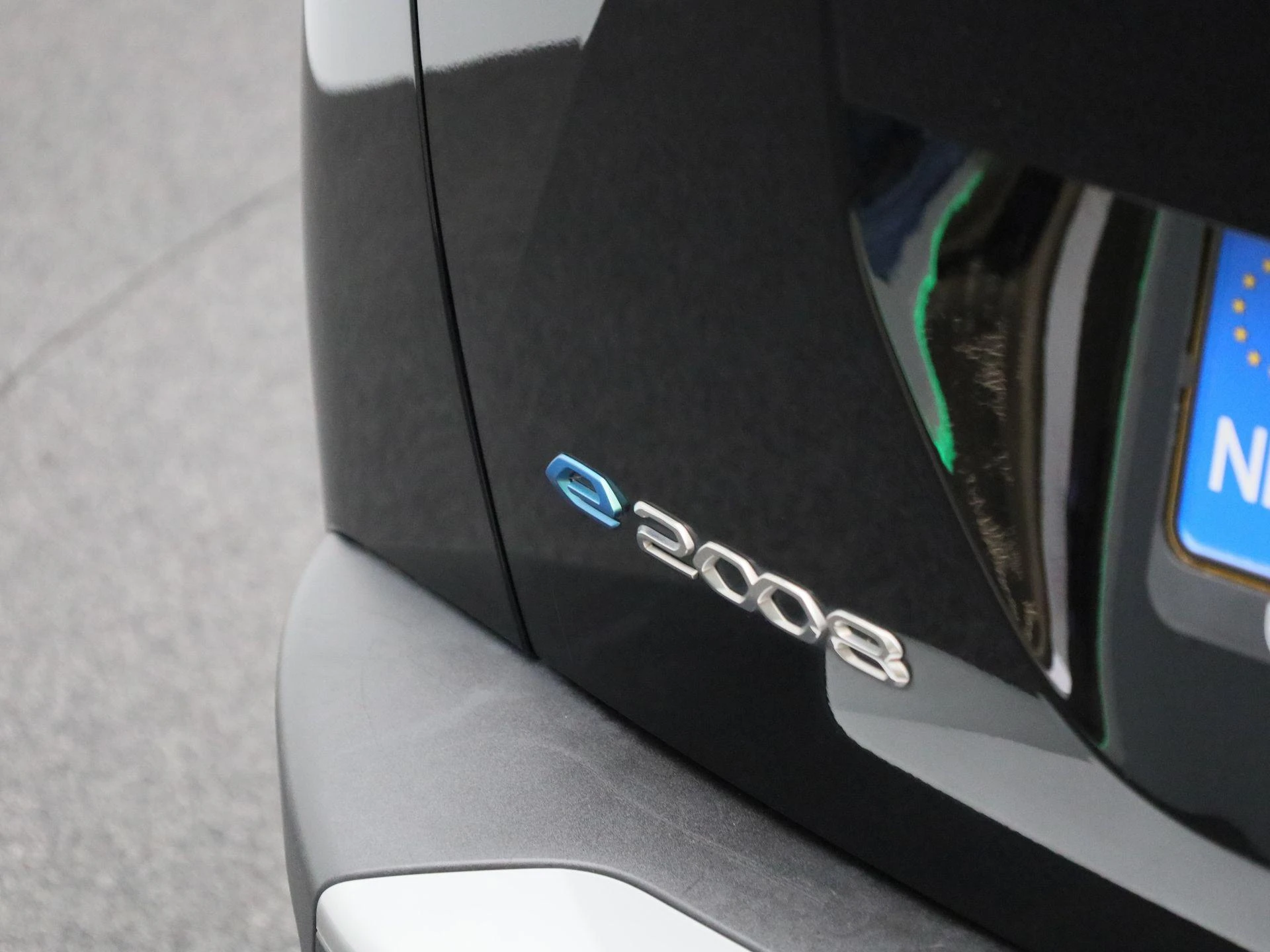 Peugeot-e-2008-image-35