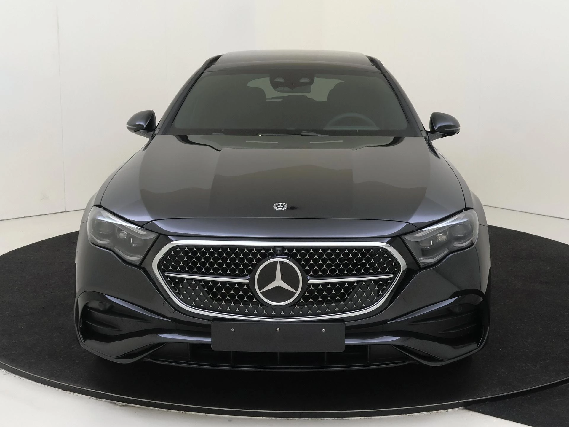 Mercedes-Benz-E-Klasse-image-5