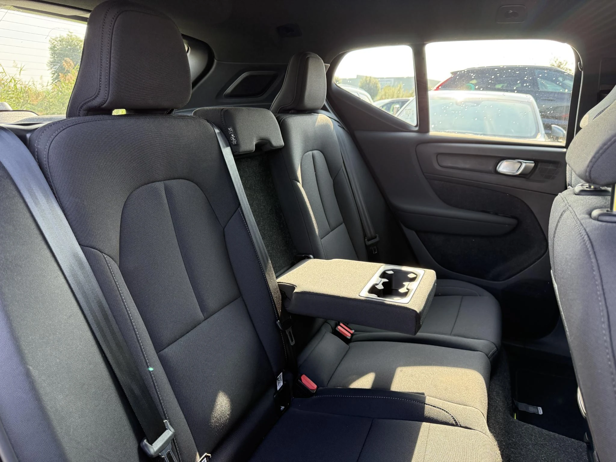 Volvo-EX40-image-10