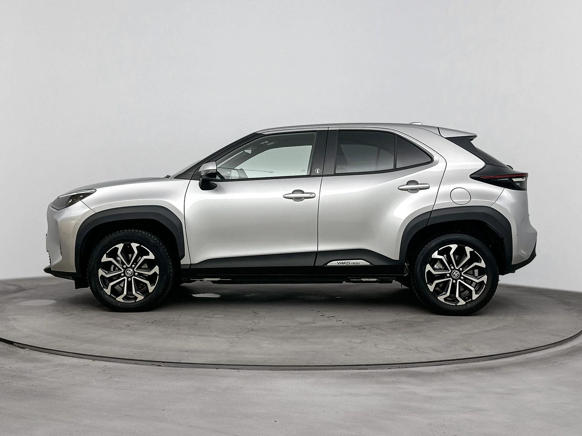 Toyota-Yaris Cross-image-1