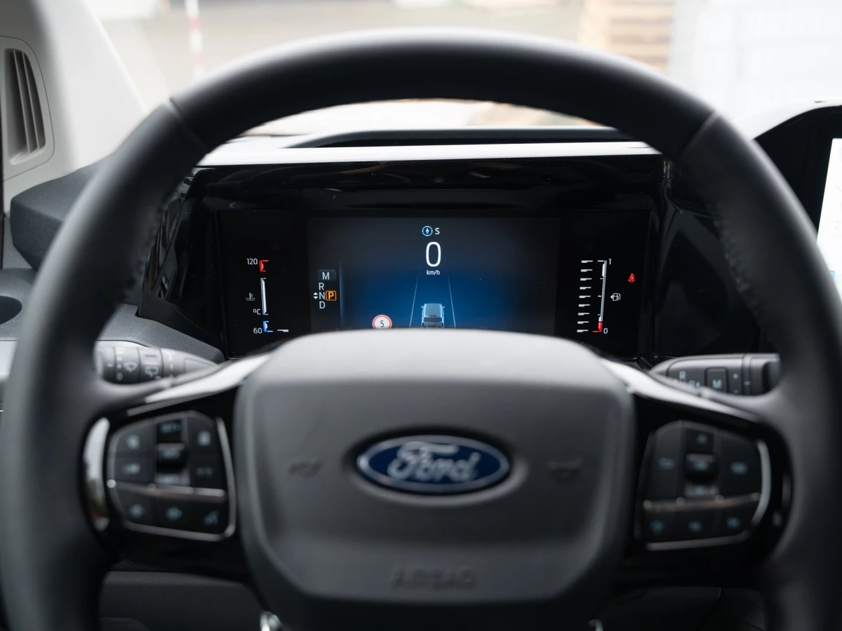 Ford-Tourneo Custom-image-12