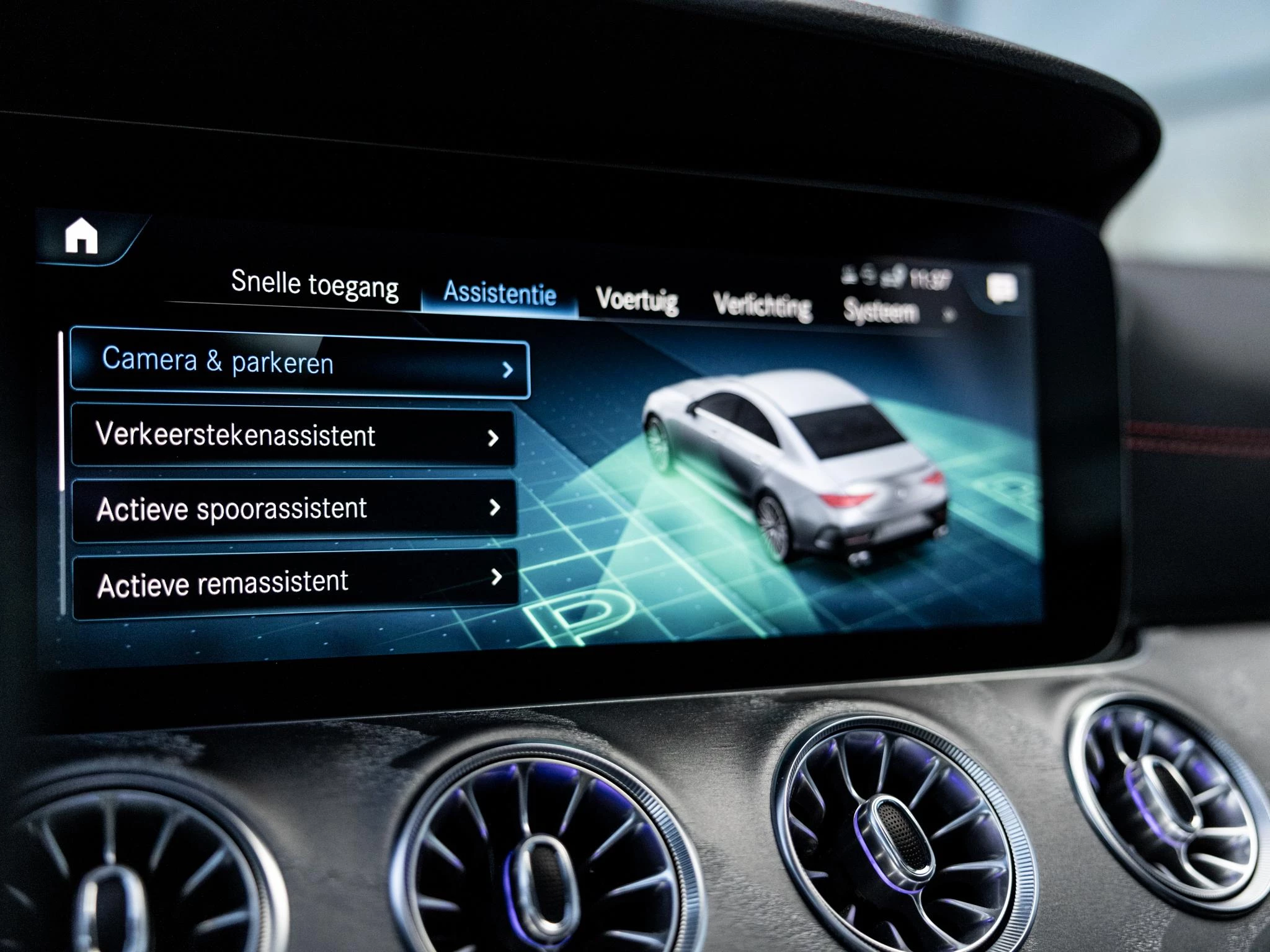 Mercedes-Benz-CLS-image-45