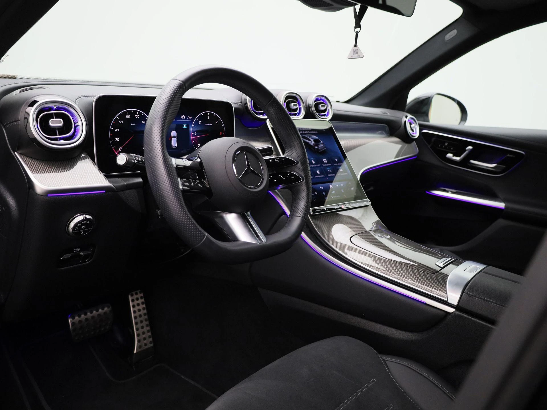 Mercedes-Benz-GLC-image-33