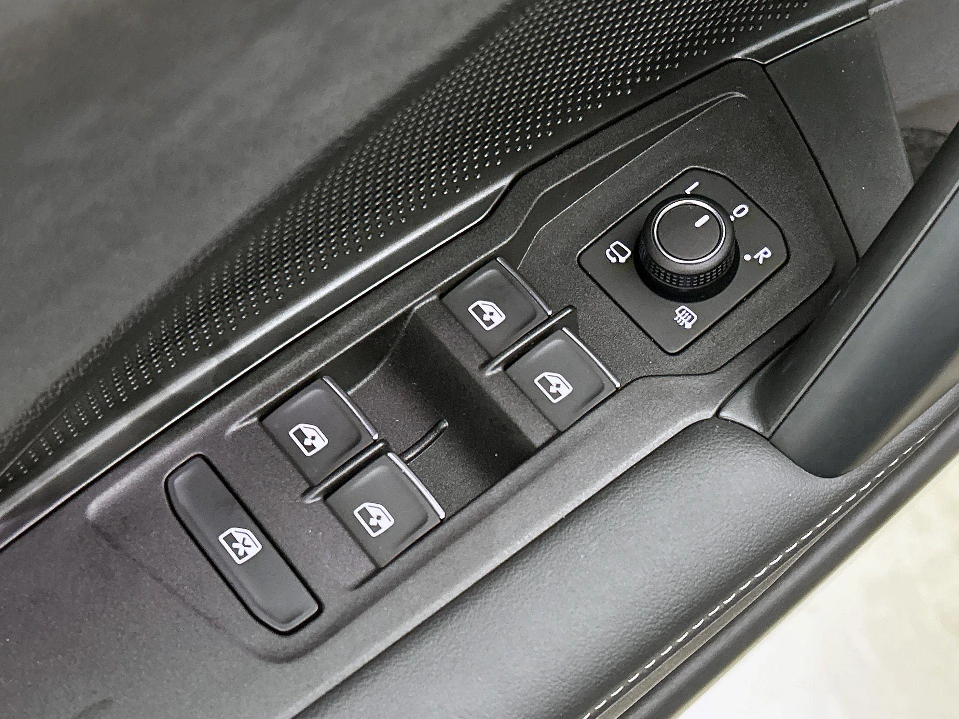 Volkswagen Tayron 1.5 eHybrid R-Line Edition