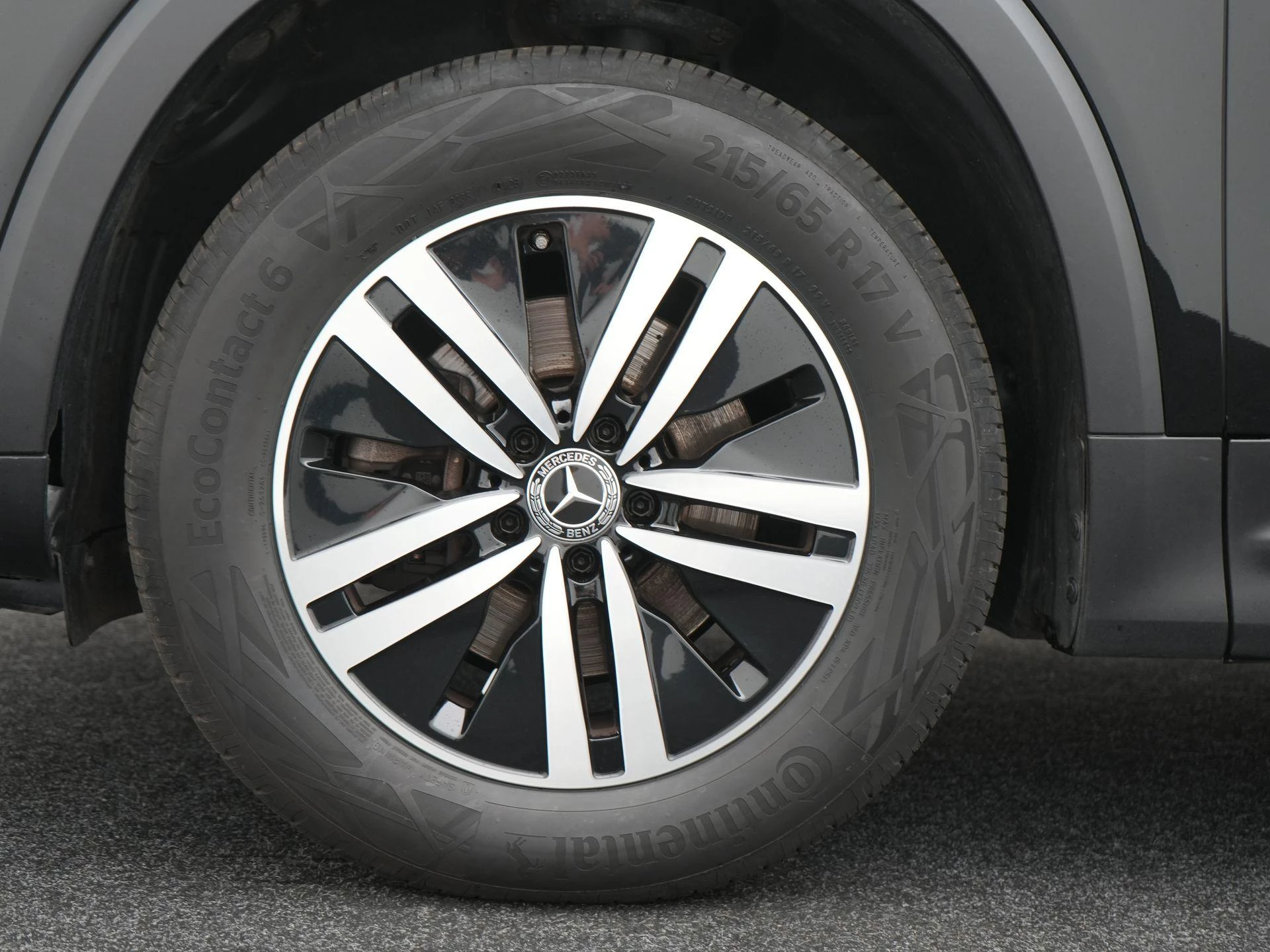Mercedes-Benz-GLB-image-39