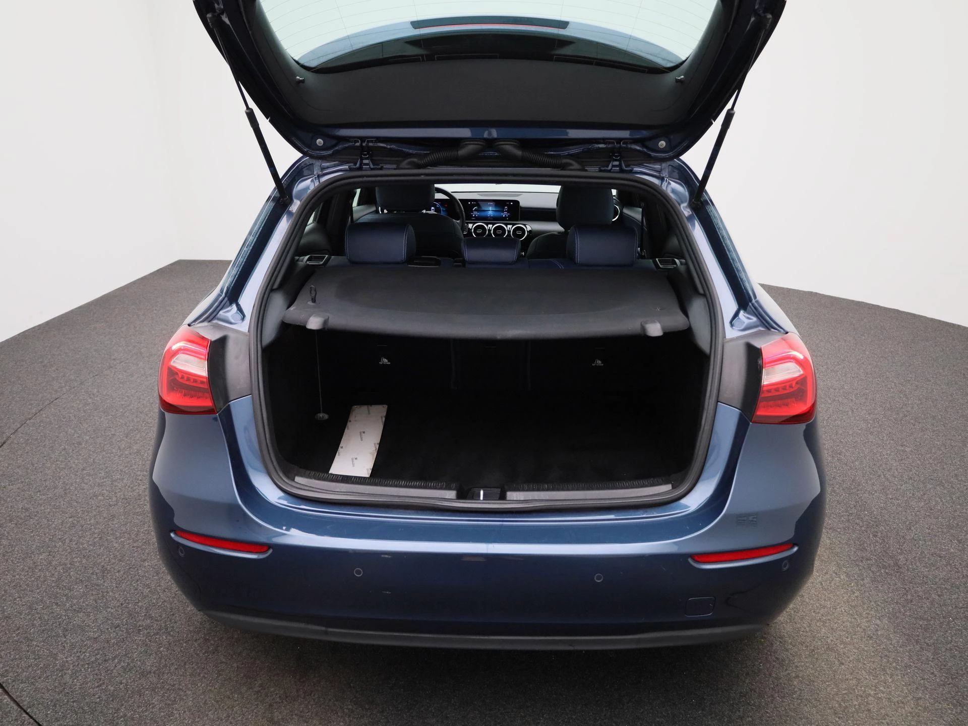 Mercedes-Benz A-Klasse 180 d Business Solution + PARKEERSENSOREN + CAMERA +