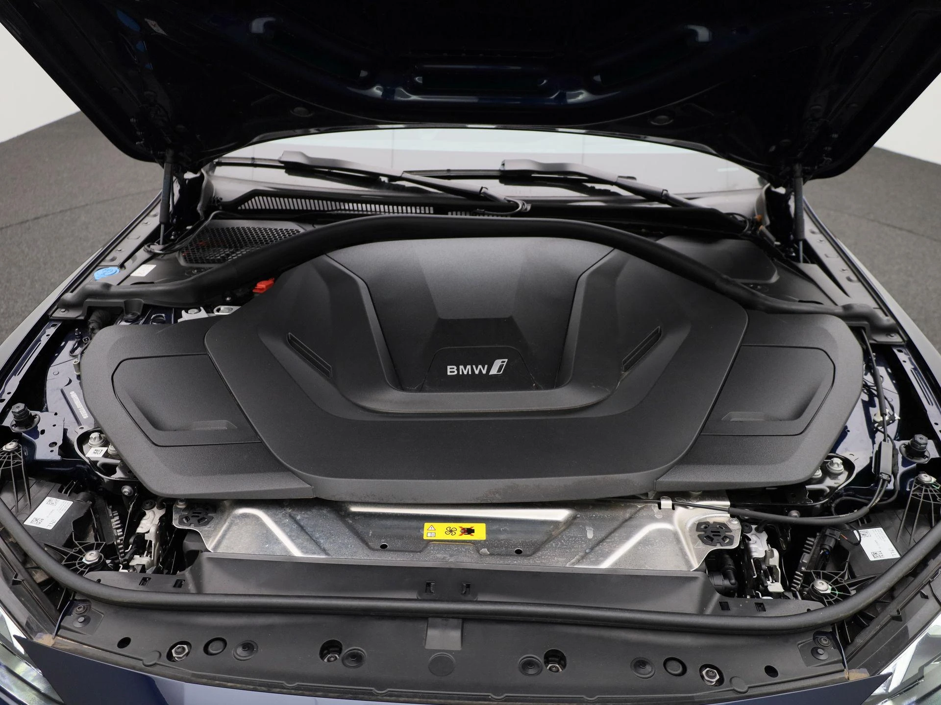 BMW-i4-image-63