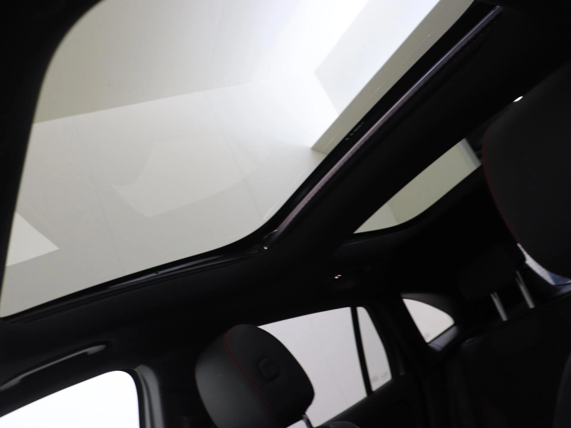 Mercedes-Benz-EQA-image-28