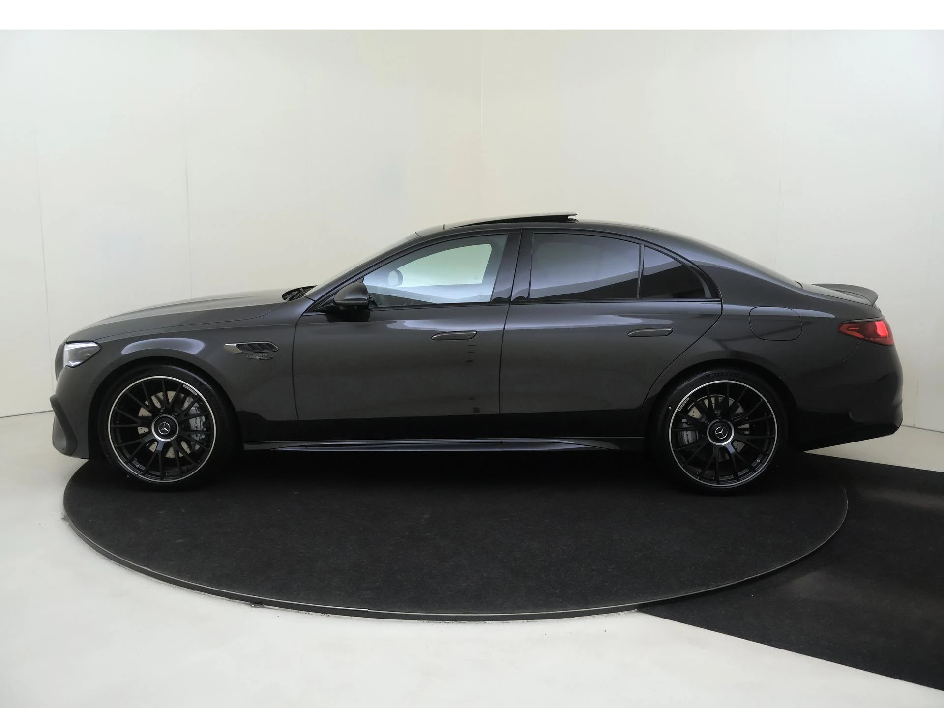 Mercedes-Benz-E-Klasse-image-7