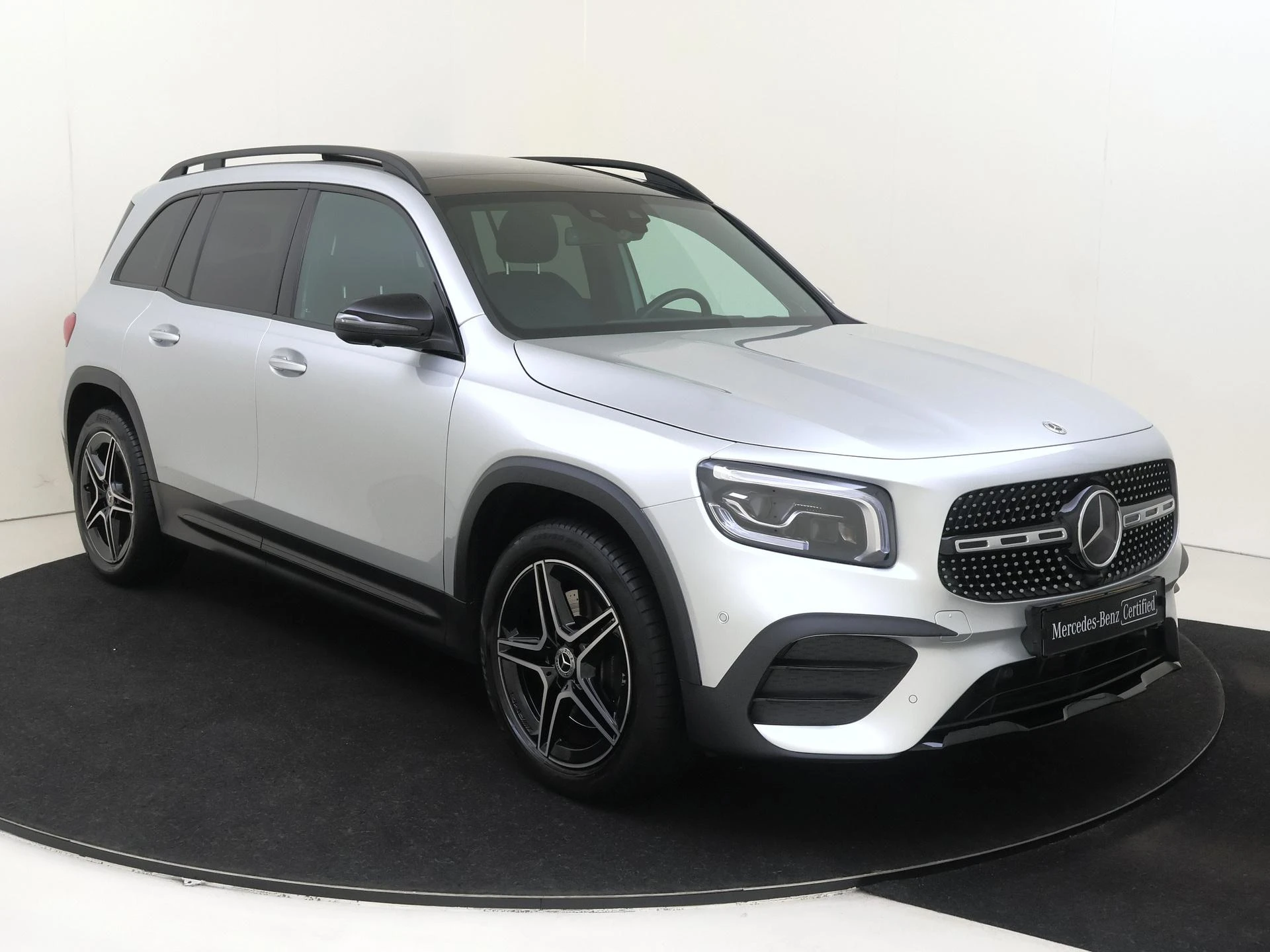 Mercedes-Benz-GLB-image-4