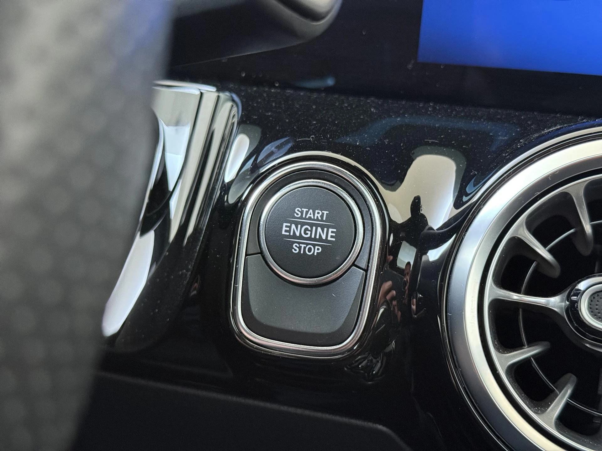 Mercedes-Benz-GLA-image-22