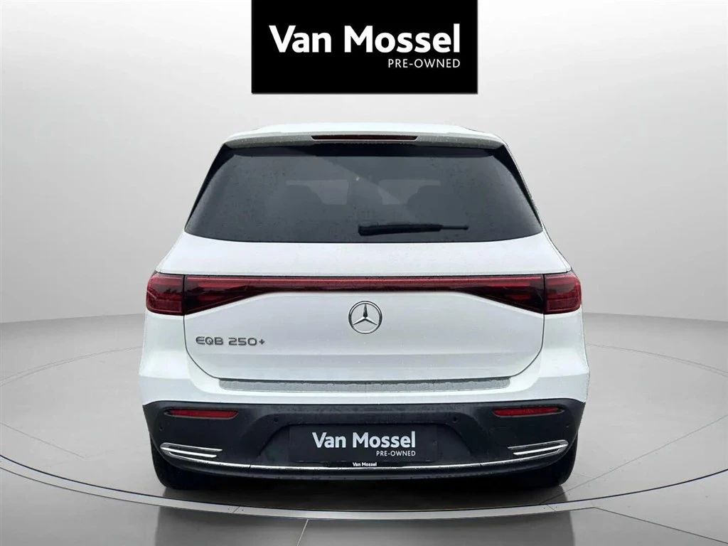 Mercedes-Benz-EQB-image-5