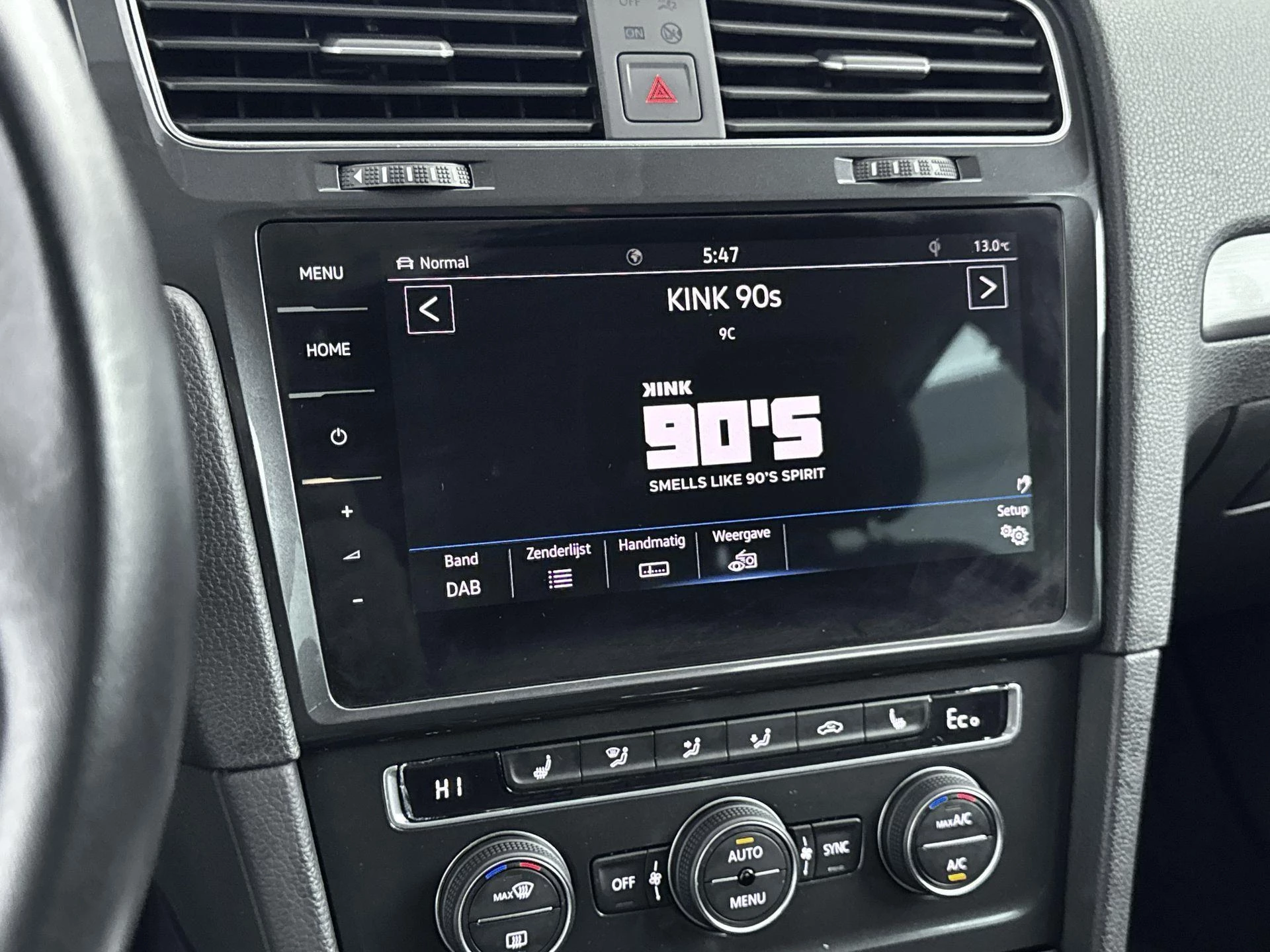 Volkswagen-e-Golf-image-14