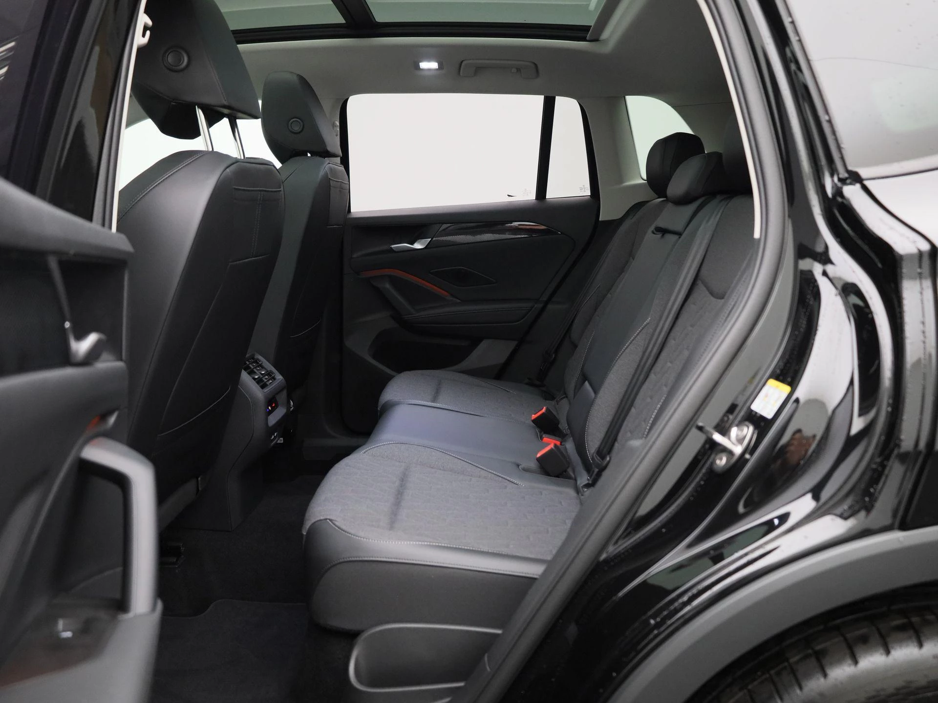 Volkswagen-Tiguan-image-10