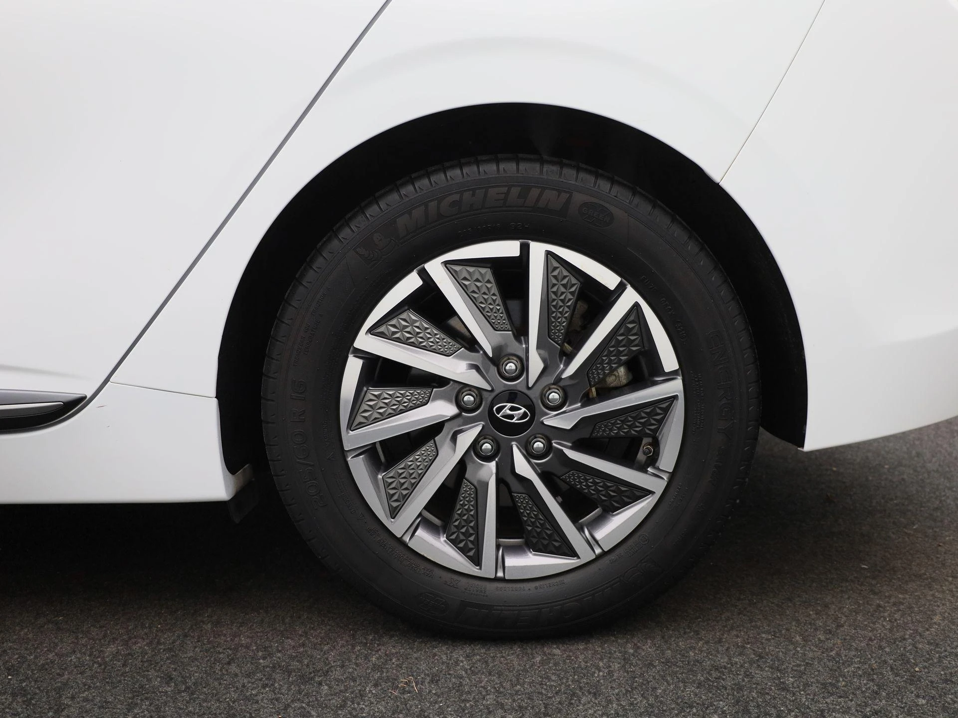 Hyundai-IONIQ-image-13