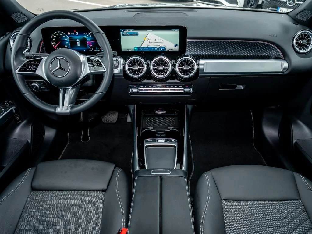 Mercedes-Benz-GLB 200 d-image-13