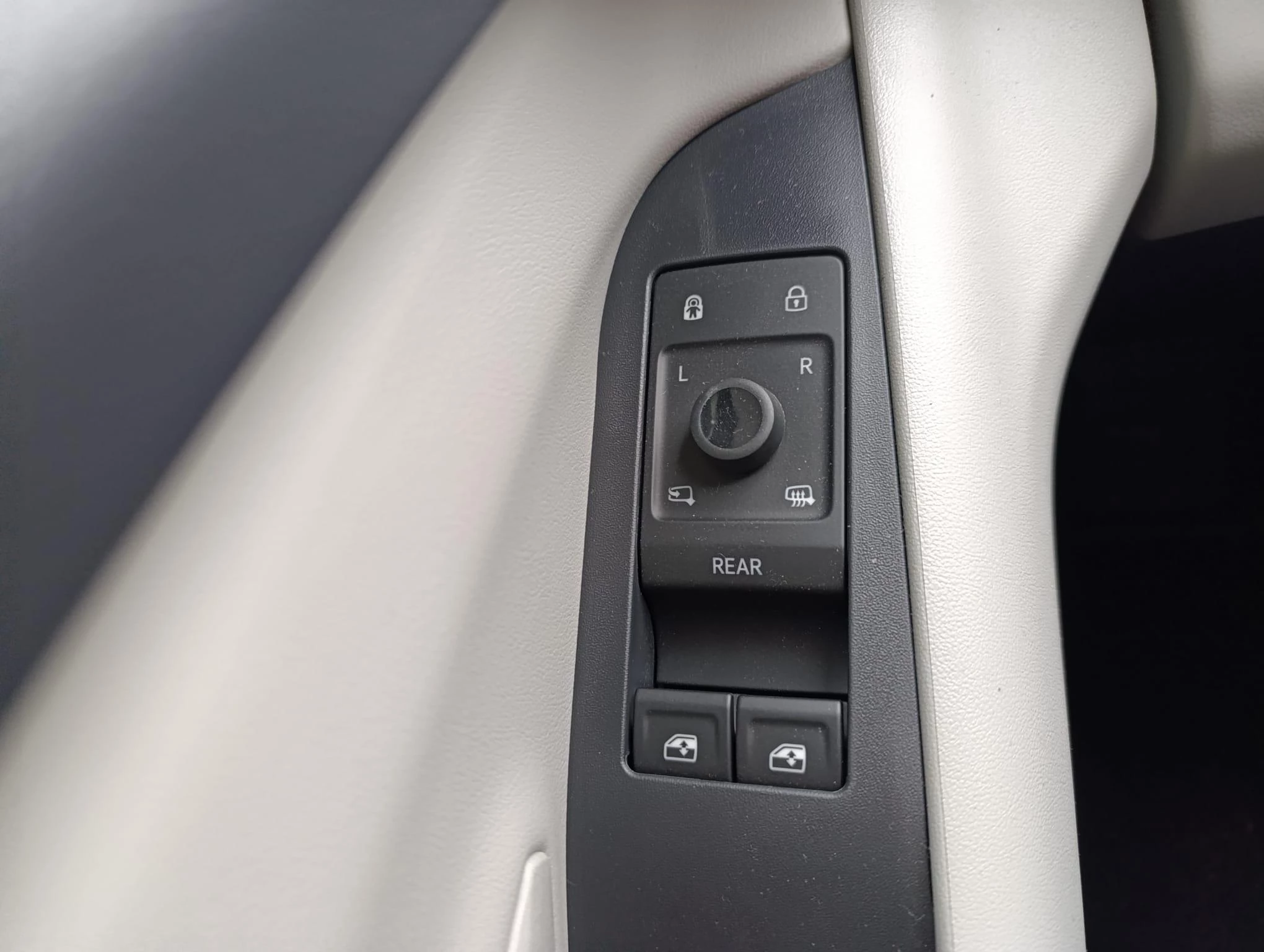 Ford-Explorer-image-16