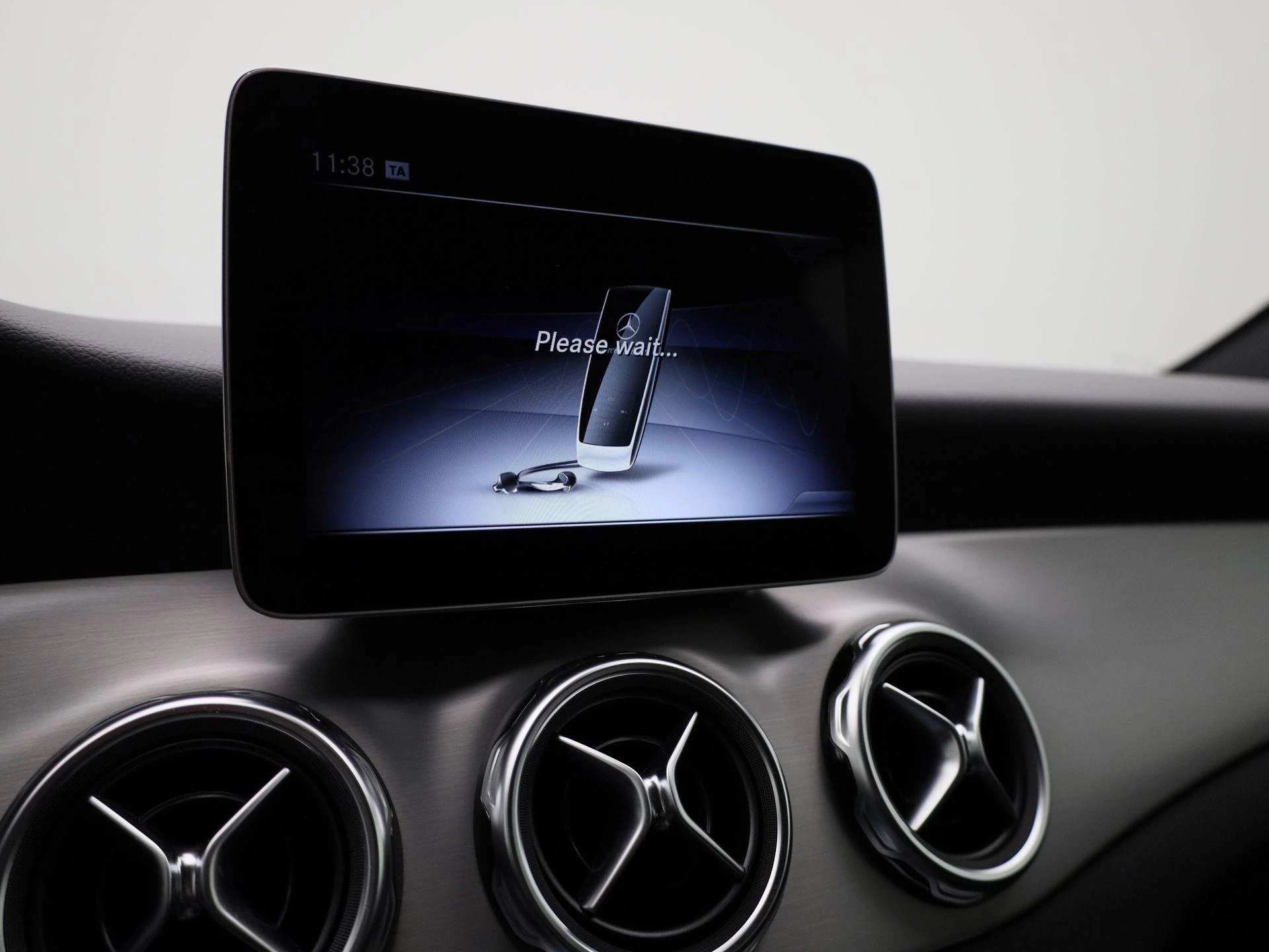 Mercedes-Benz-GLA-image-19
