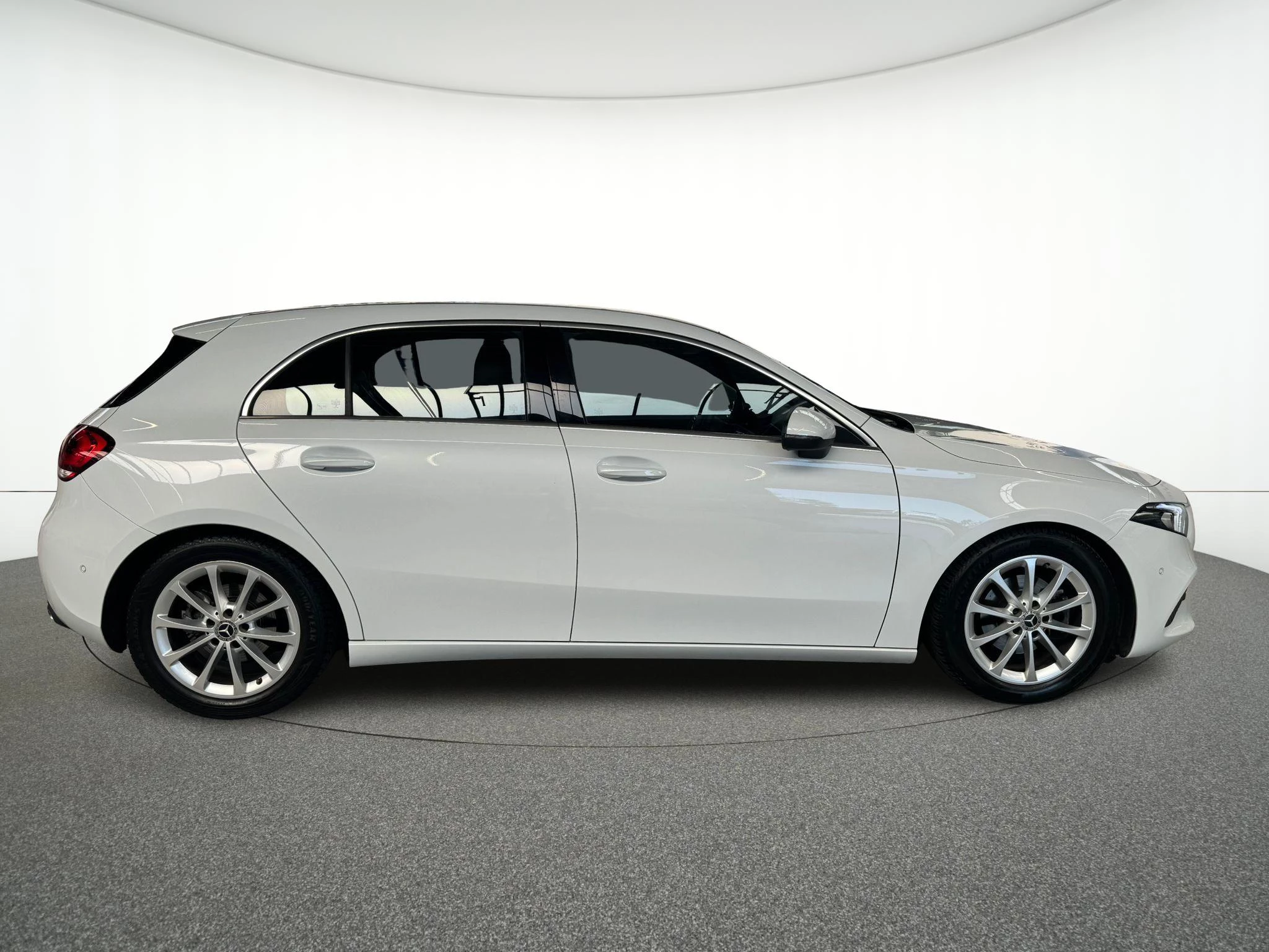 Mercedes-Benz Classe A 180 d Business Solution + TREKHAAK + MULTIBEAM + LEDER +