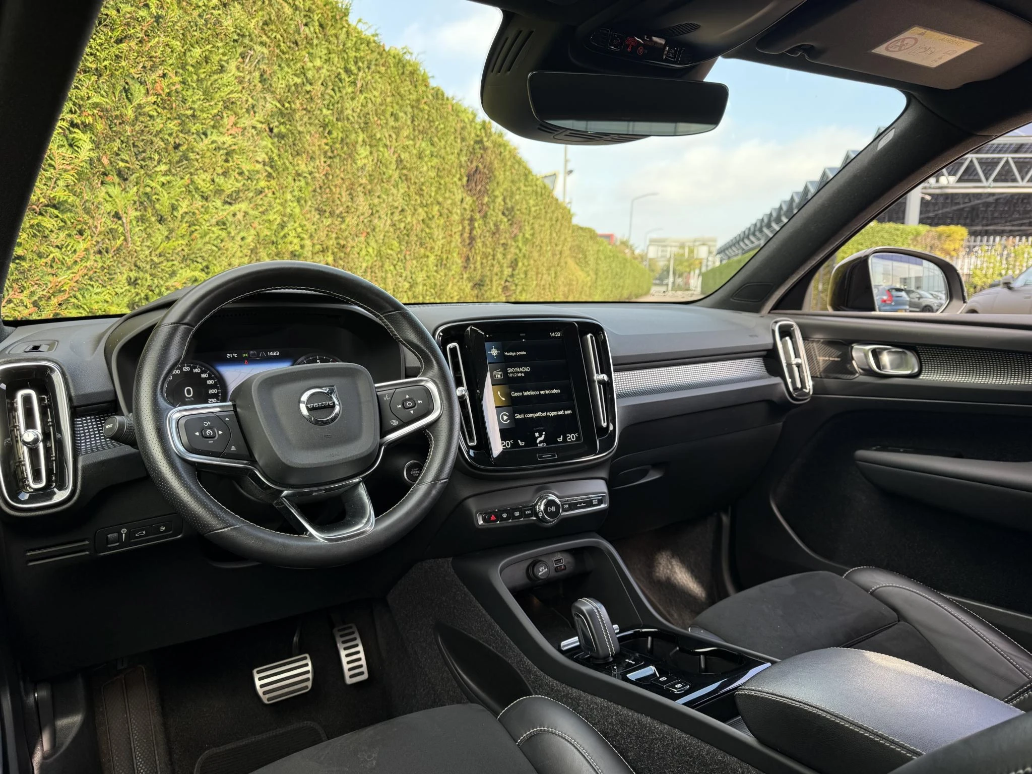 Volvo-XC40-image-1